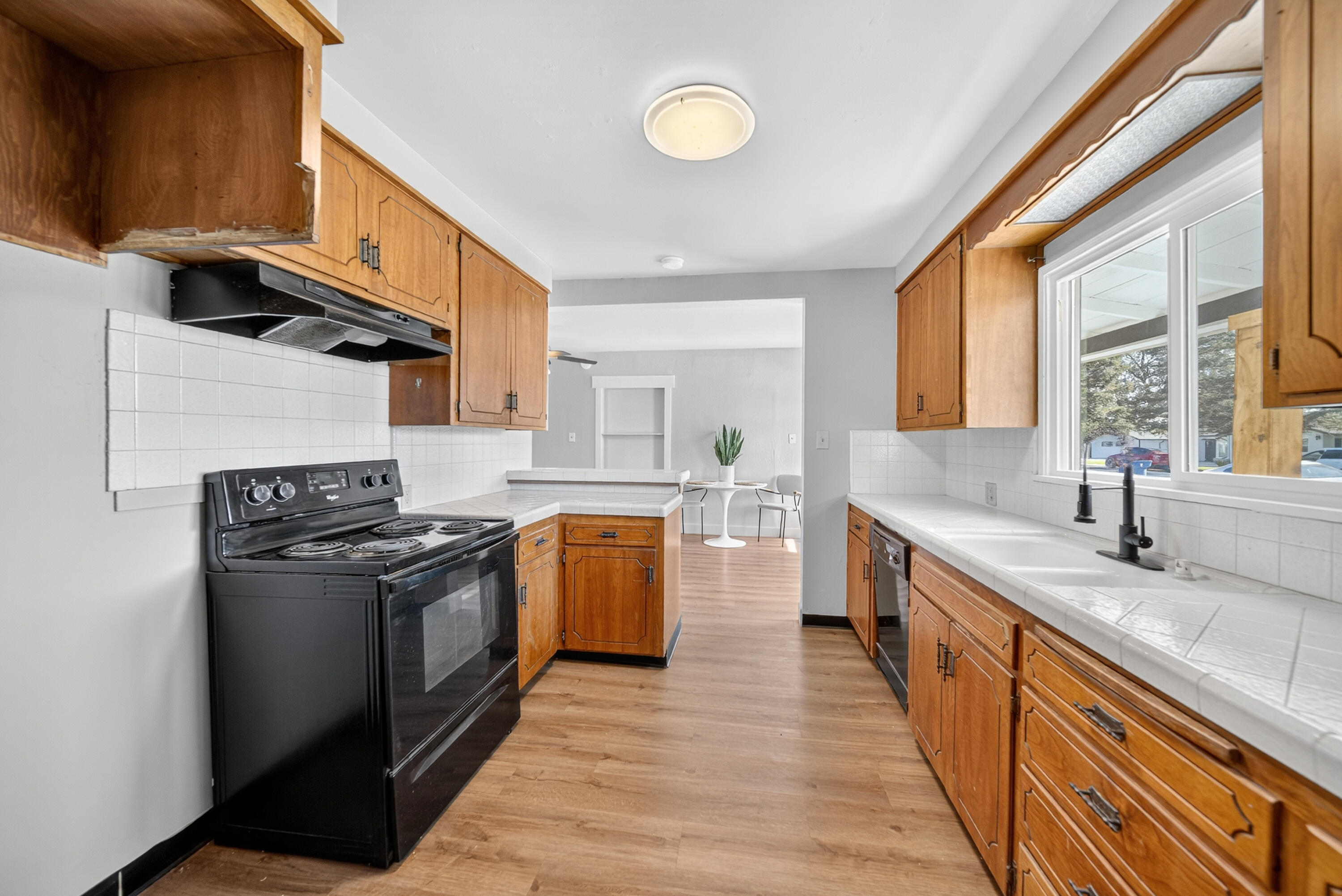 202 W Gail Ave, Tulare, CA 93274