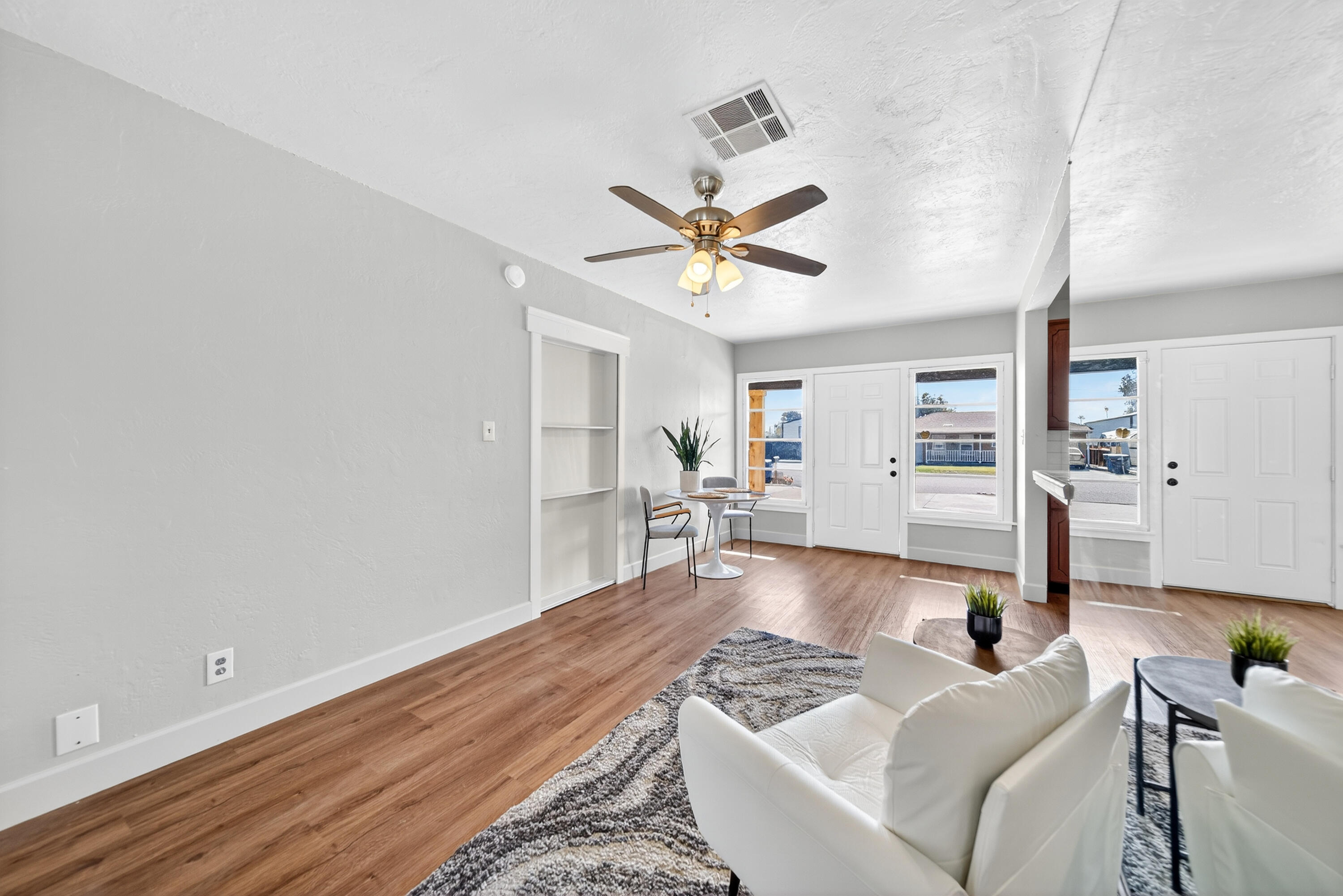 202 W Gail Ave, Tulare, CA 93274