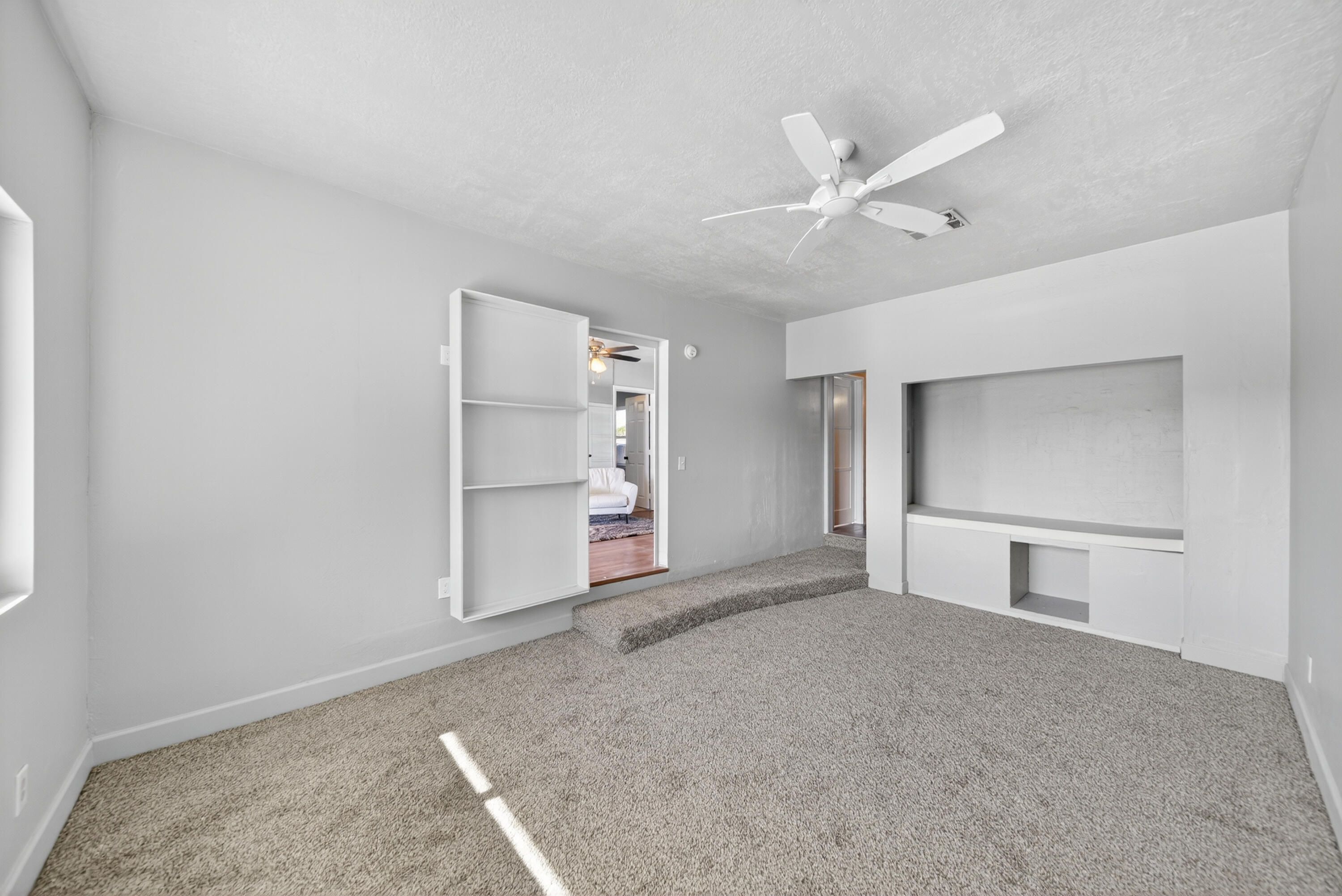 202 W Gail Ave, Tulare, CA 93274