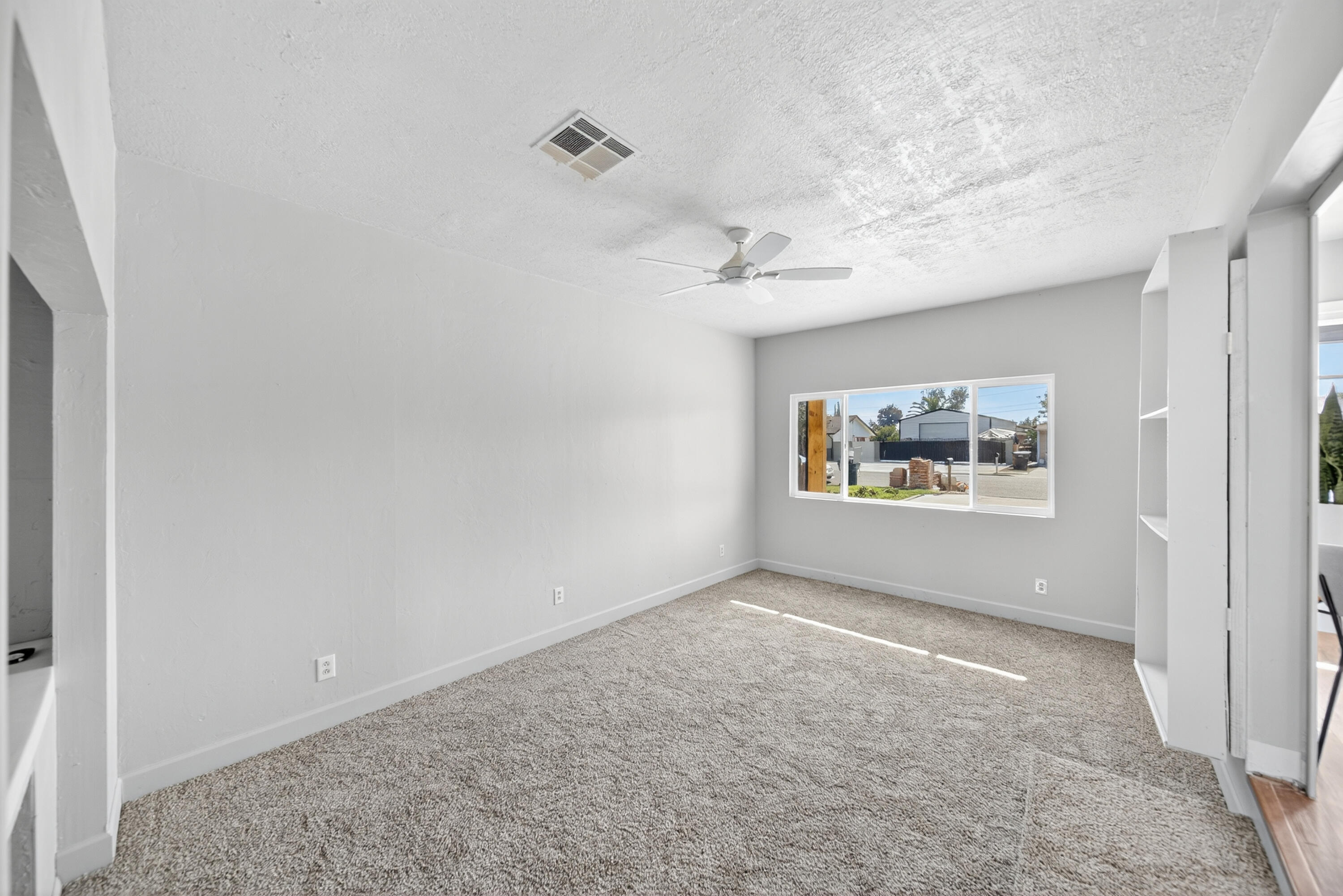 202 W Gail Ave, Tulare, CA 93274