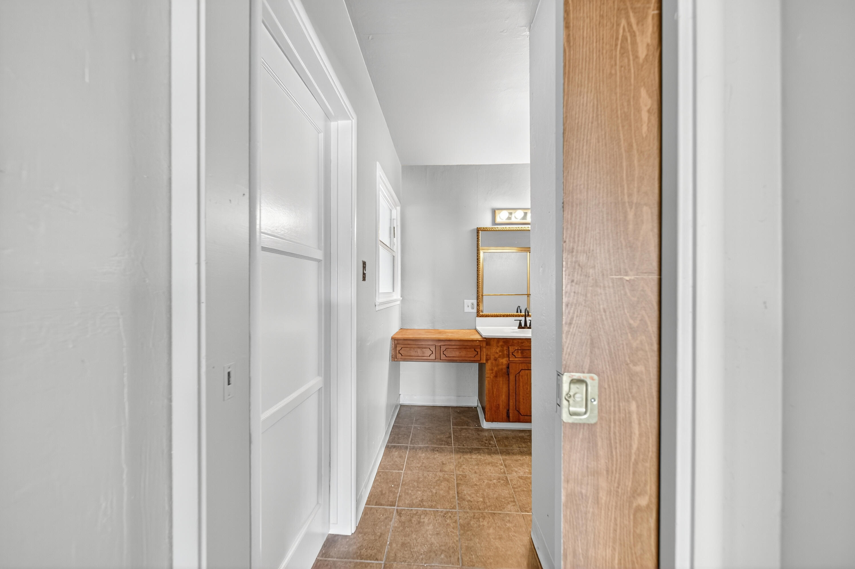 202 W Gail Ave, Tulare, CA 93274