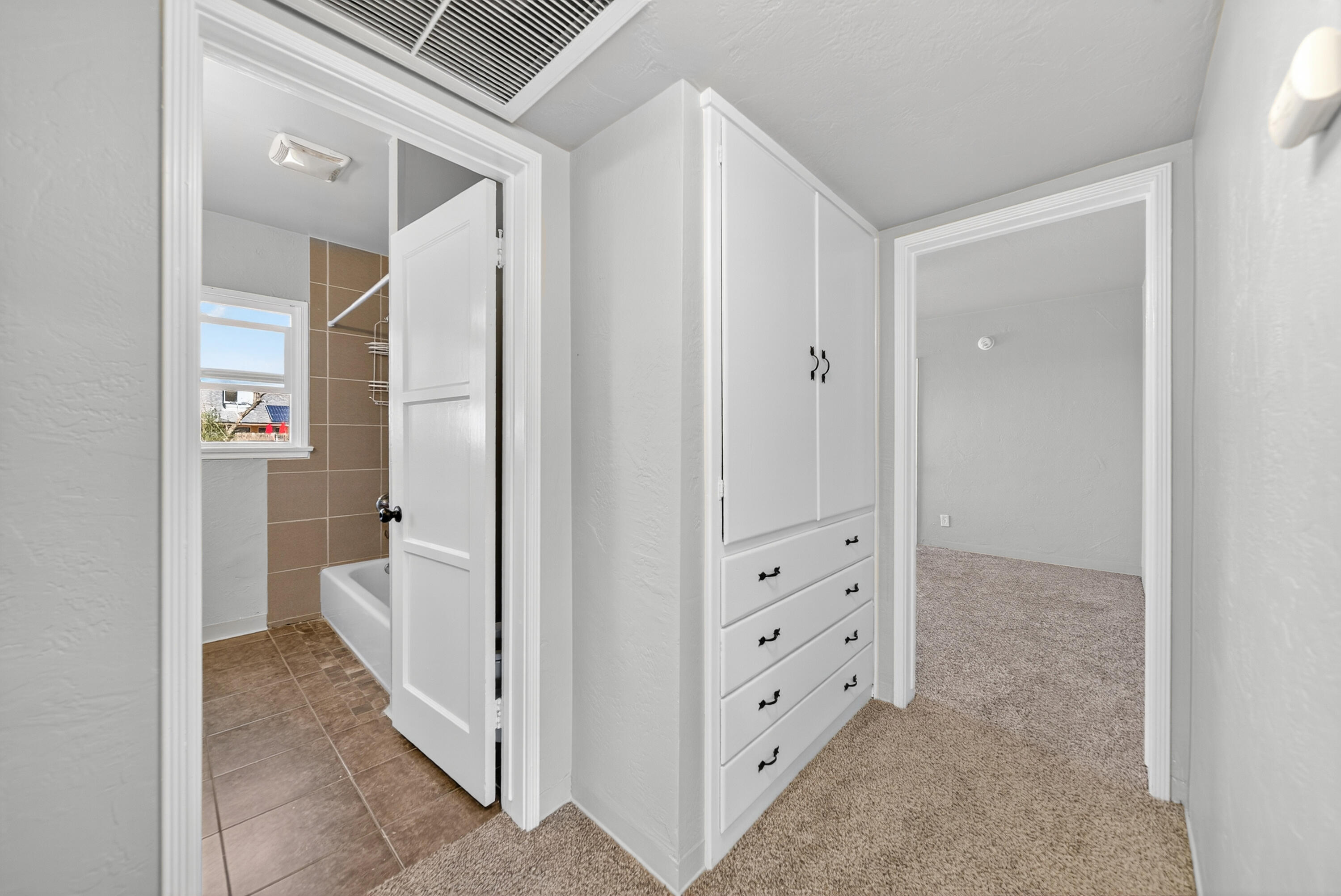 202 W Gail Ave, Tulare, CA 93274