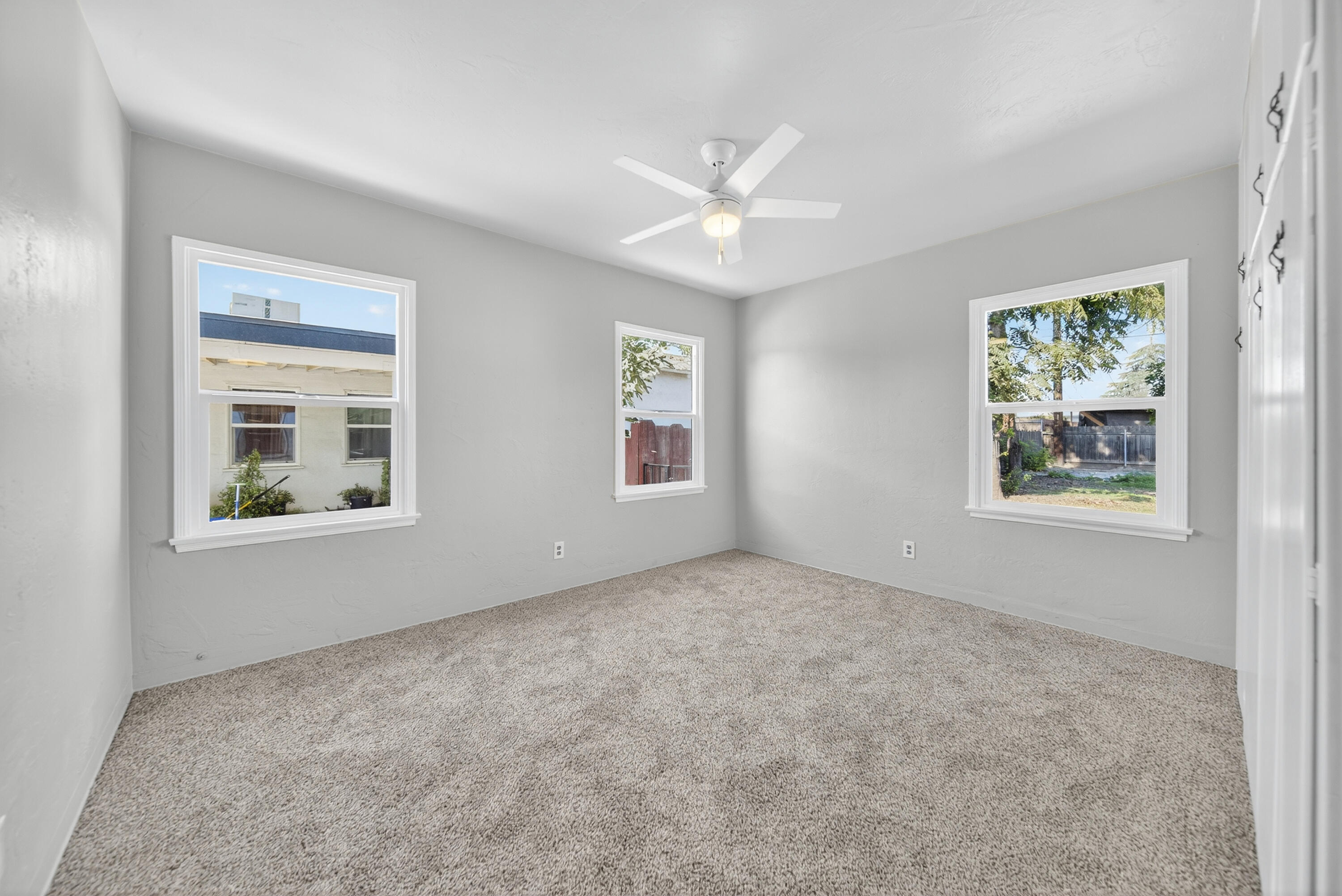 202 W Gail Ave, Tulare, CA 93274