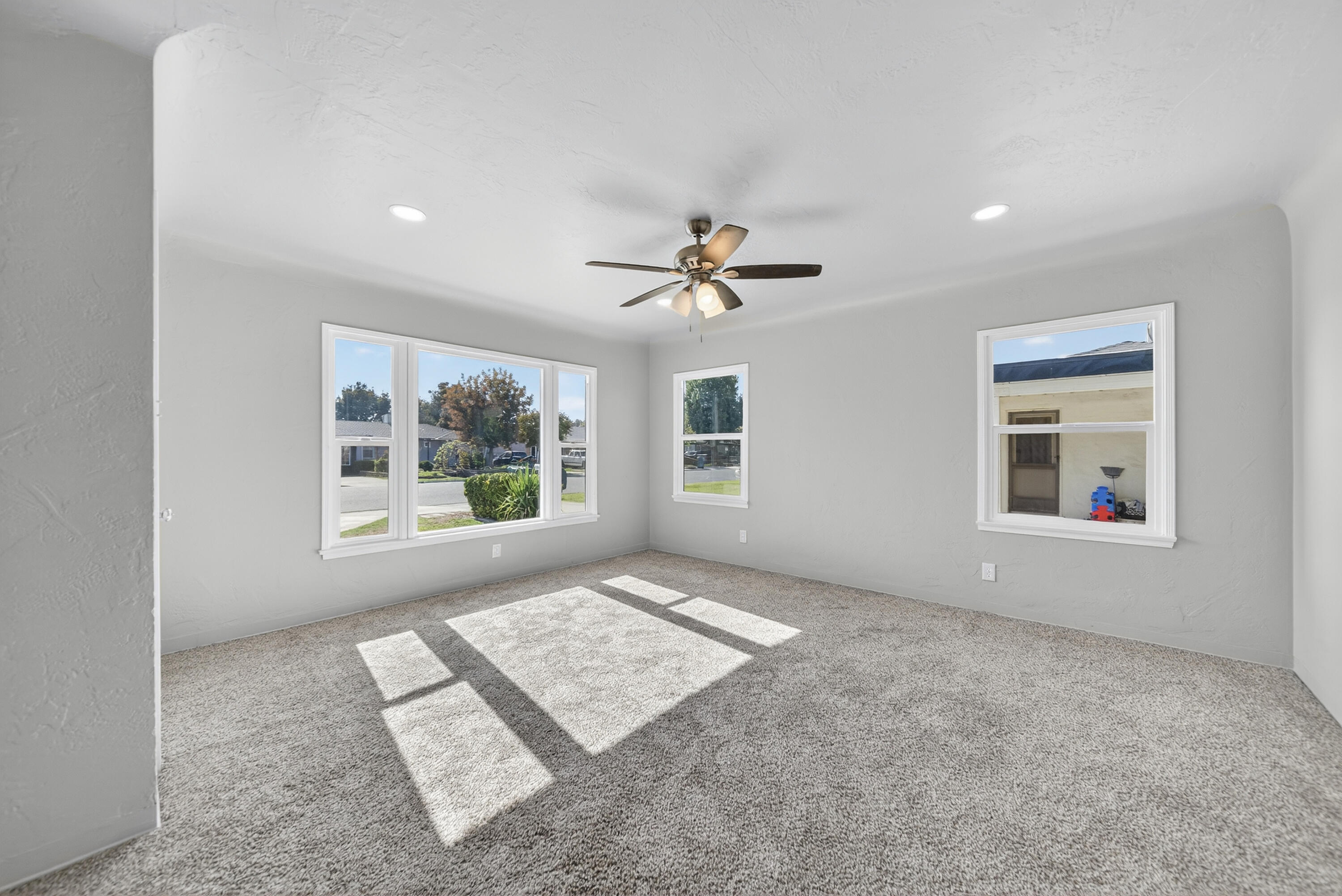 202 W Gail Ave, Tulare, CA 93274