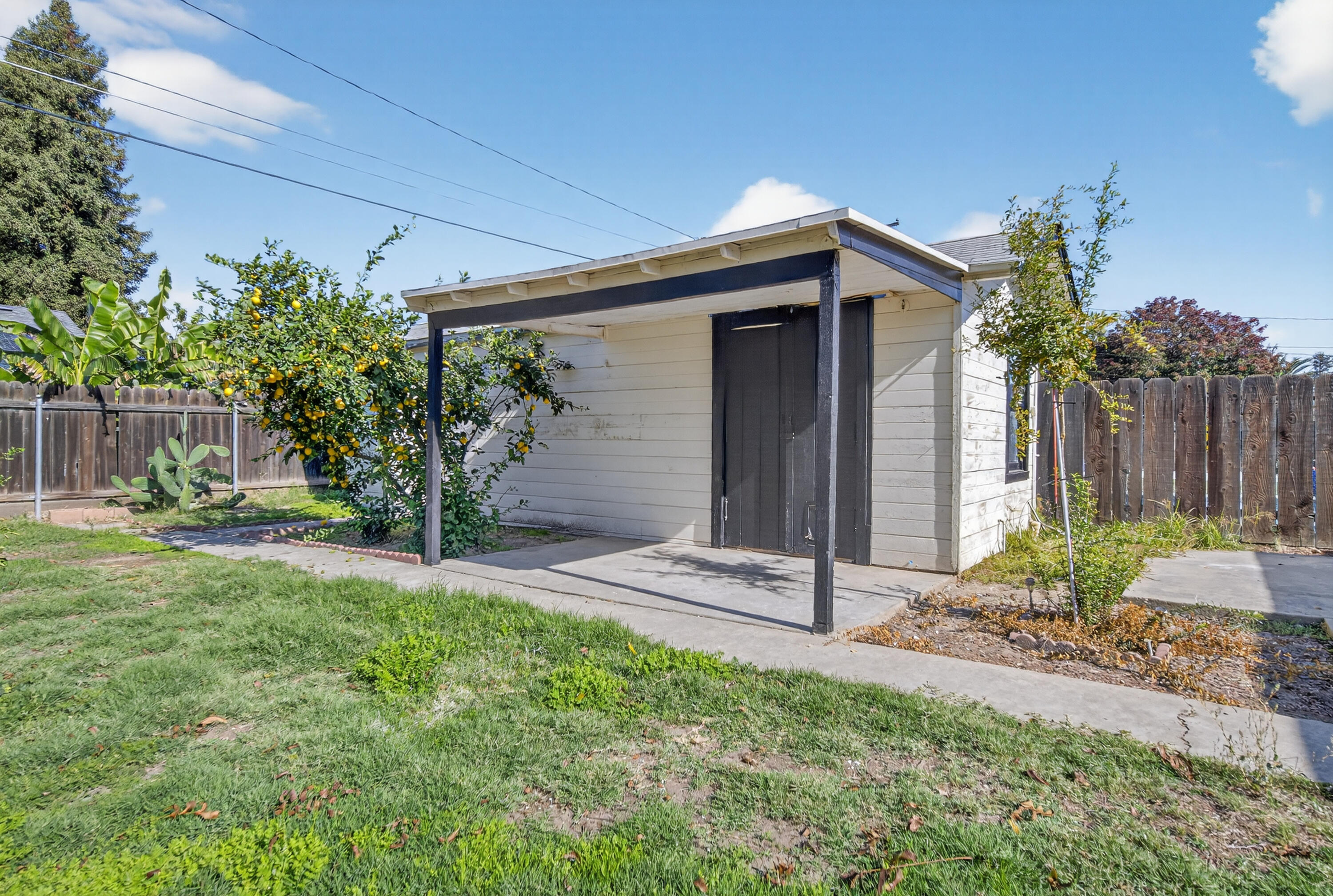 202 W Gail Ave, Tulare, CA 93274