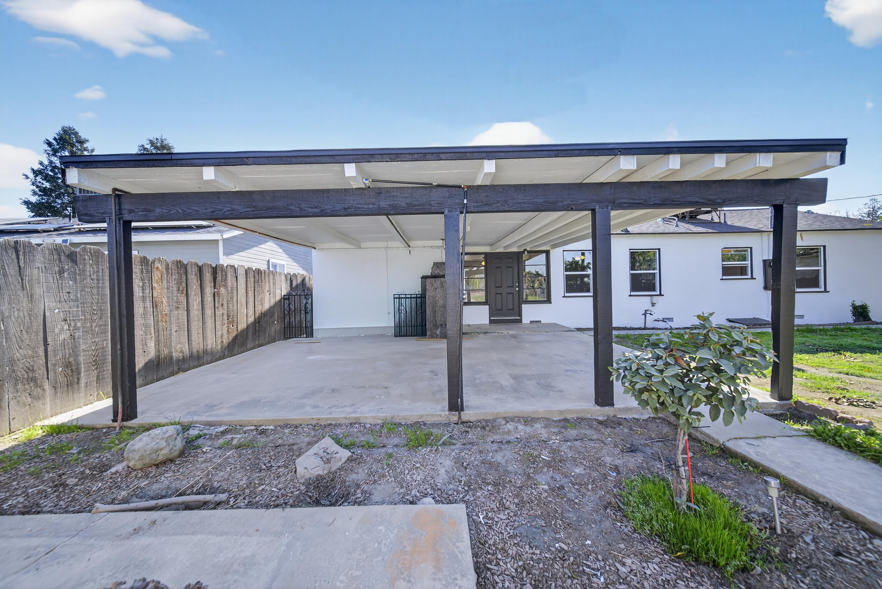 202 W Gail Ave, Tulare, CA 93274