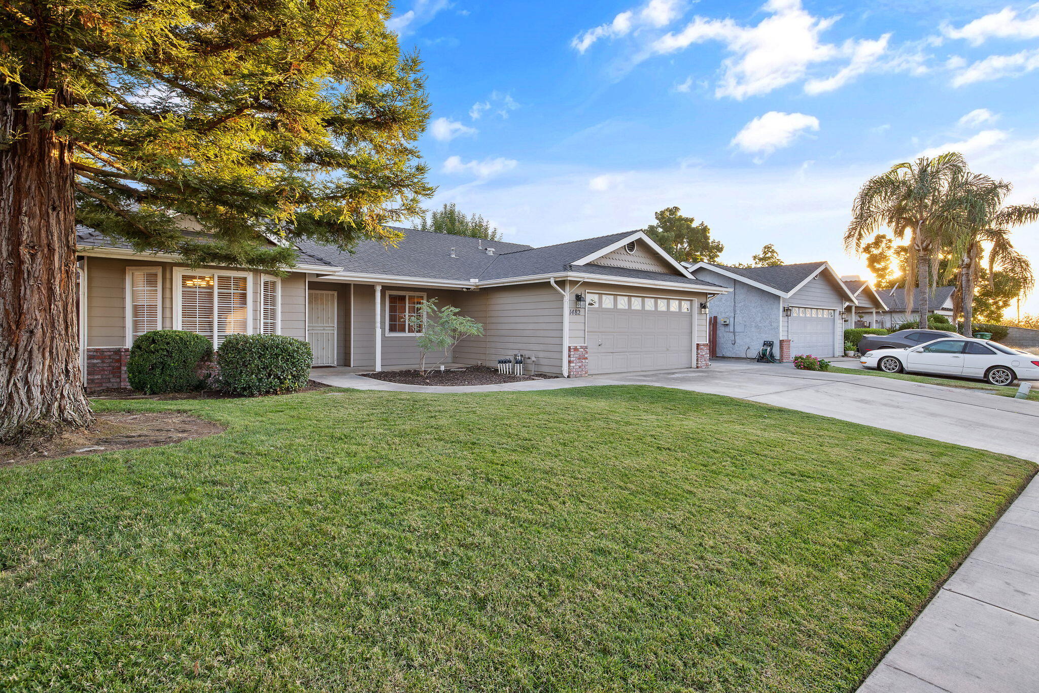 1482 Betty St, Exeter, CA 93221