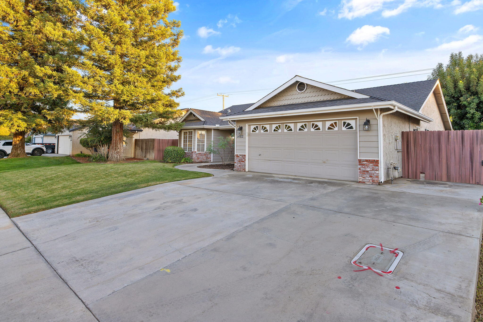 1482 Betty St, Exeter, CA 93221