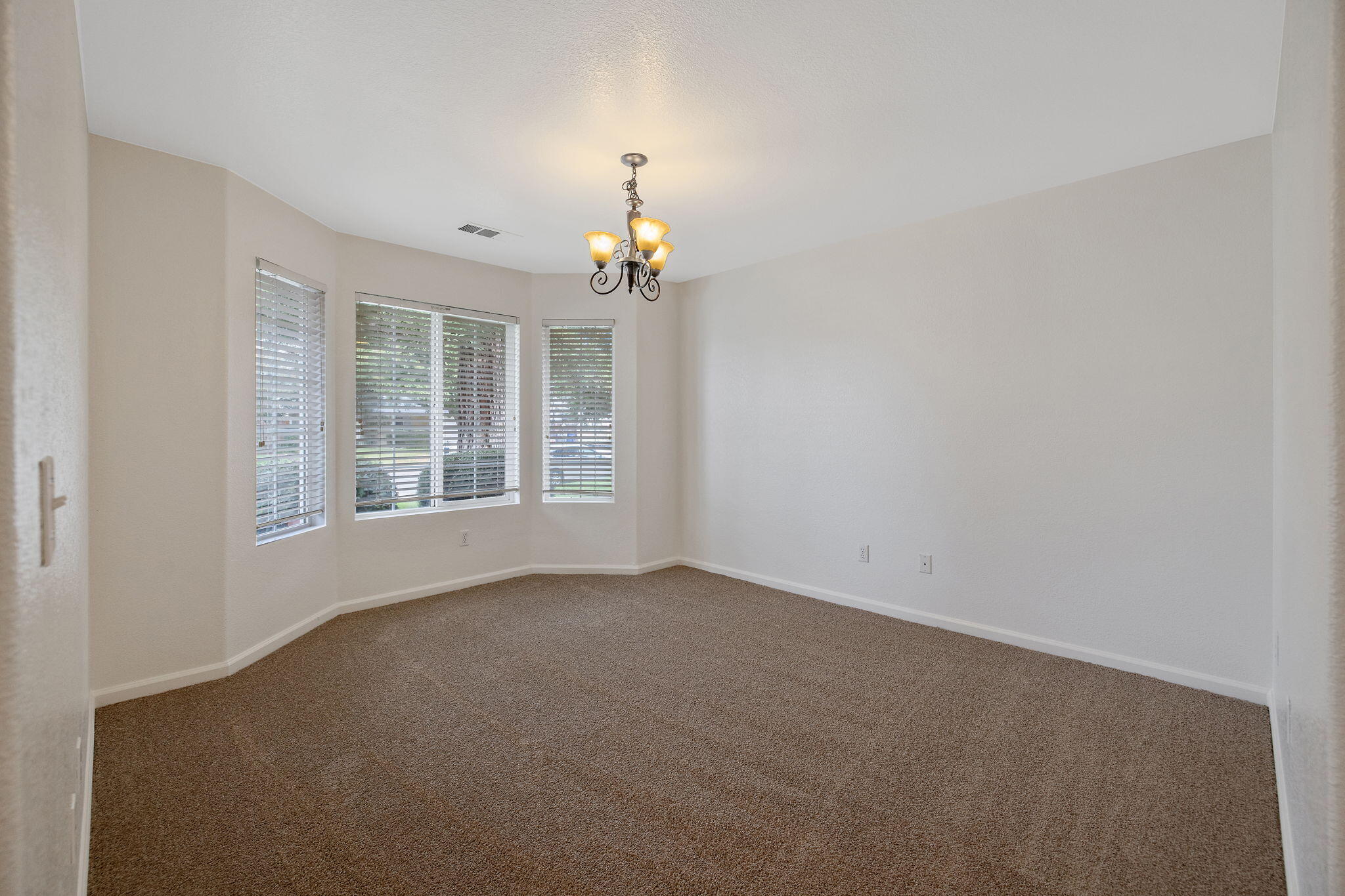 1482 Betty St, Exeter, CA 93221