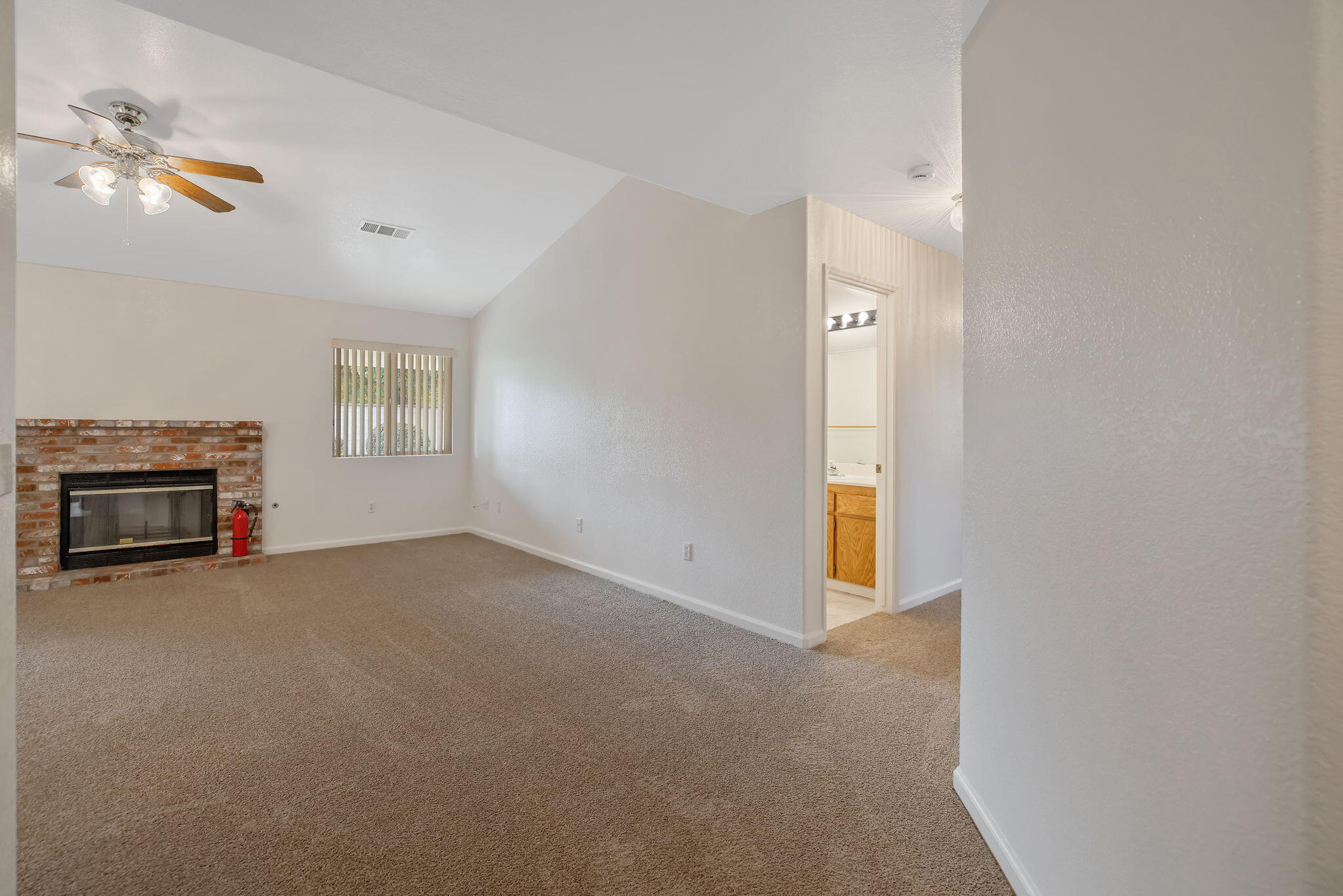 1482 Betty St, Exeter, CA 93221