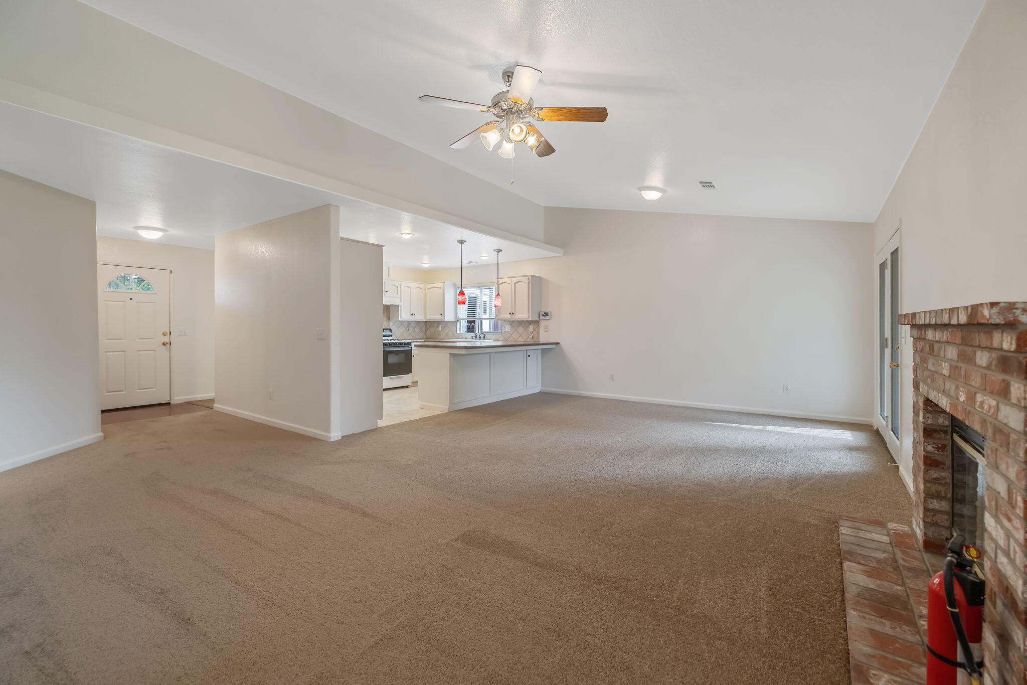 1482 Betty St, Exeter, CA 93221