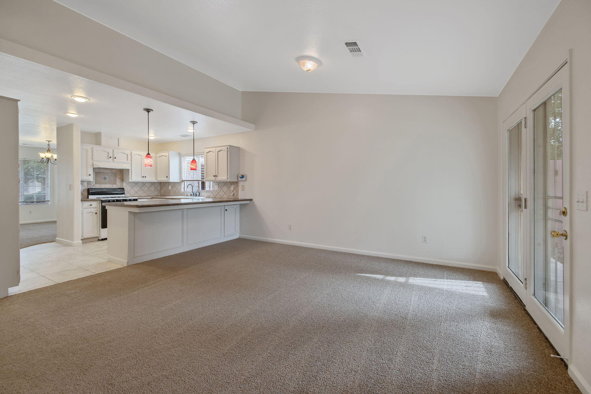 1482 Betty St, Exeter, CA 93221