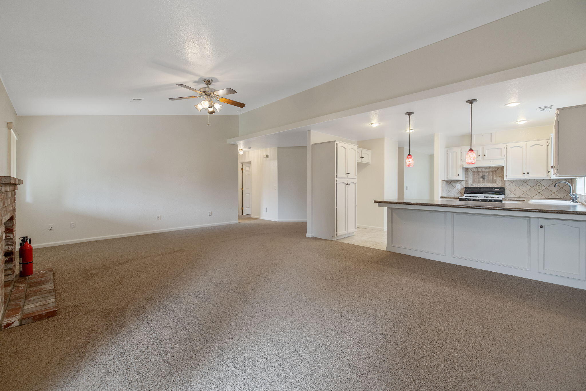 1482 Betty St, Exeter, CA 93221