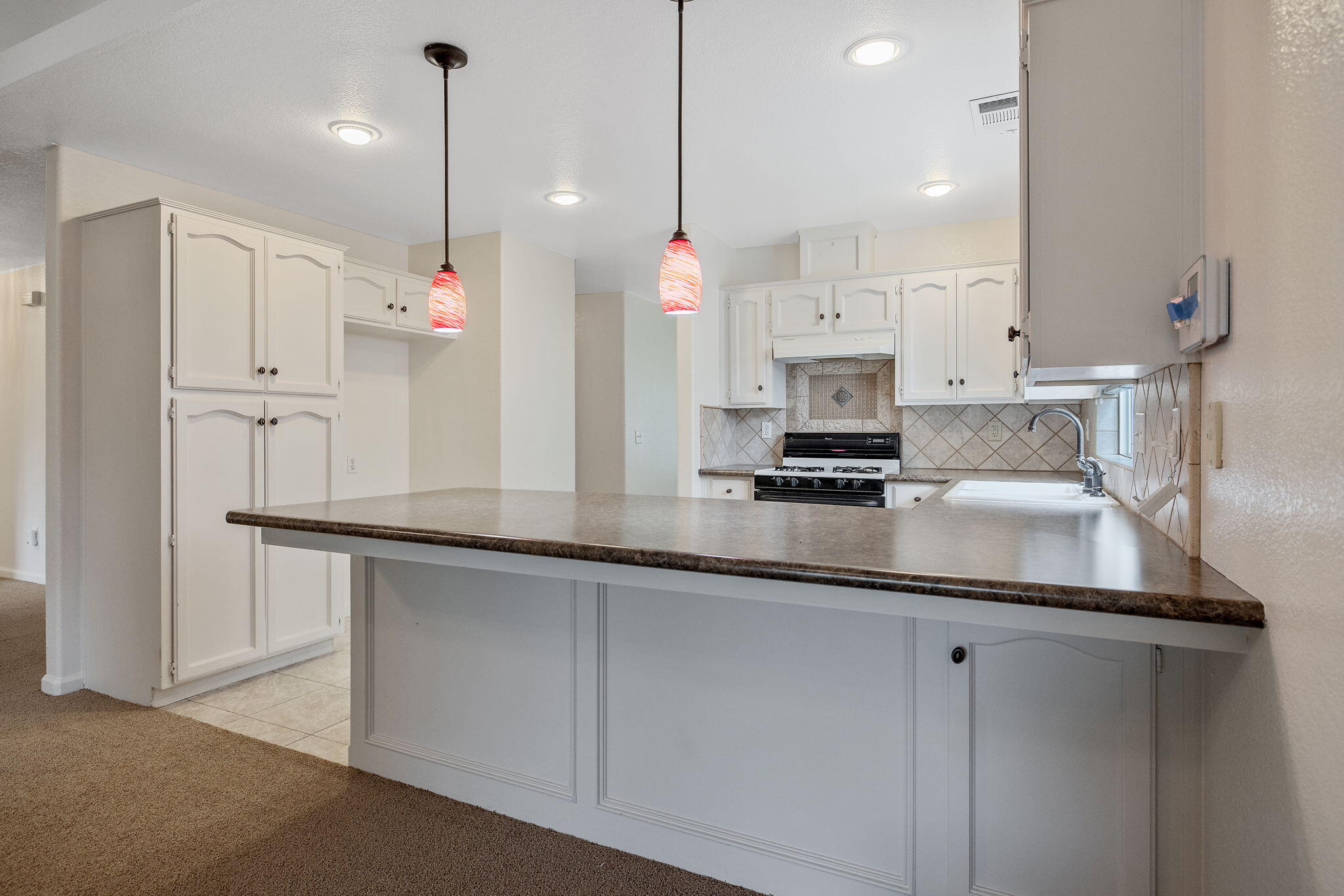 1482 Betty St, Exeter, CA 93221