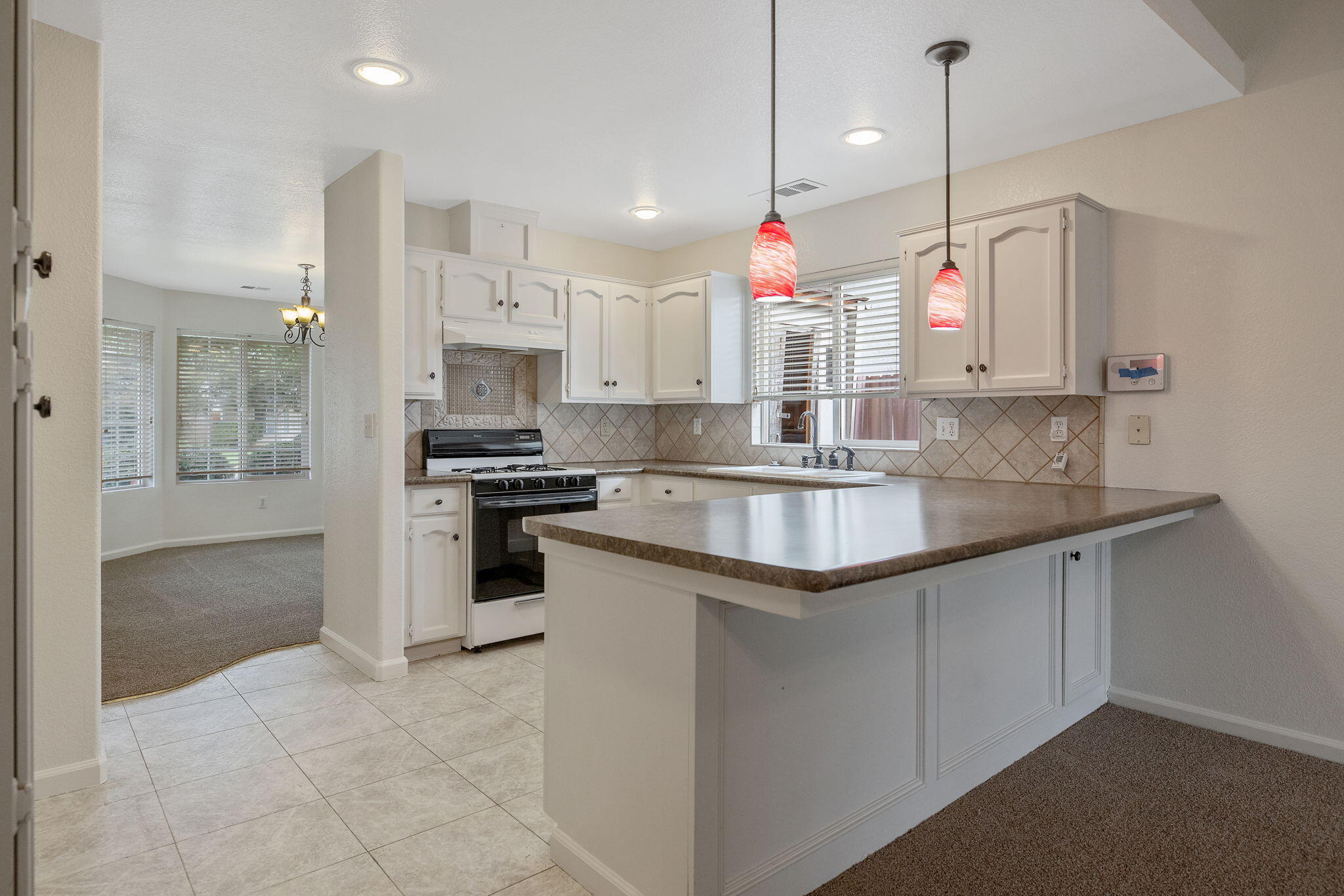 1482 Betty St, Exeter, CA 93221