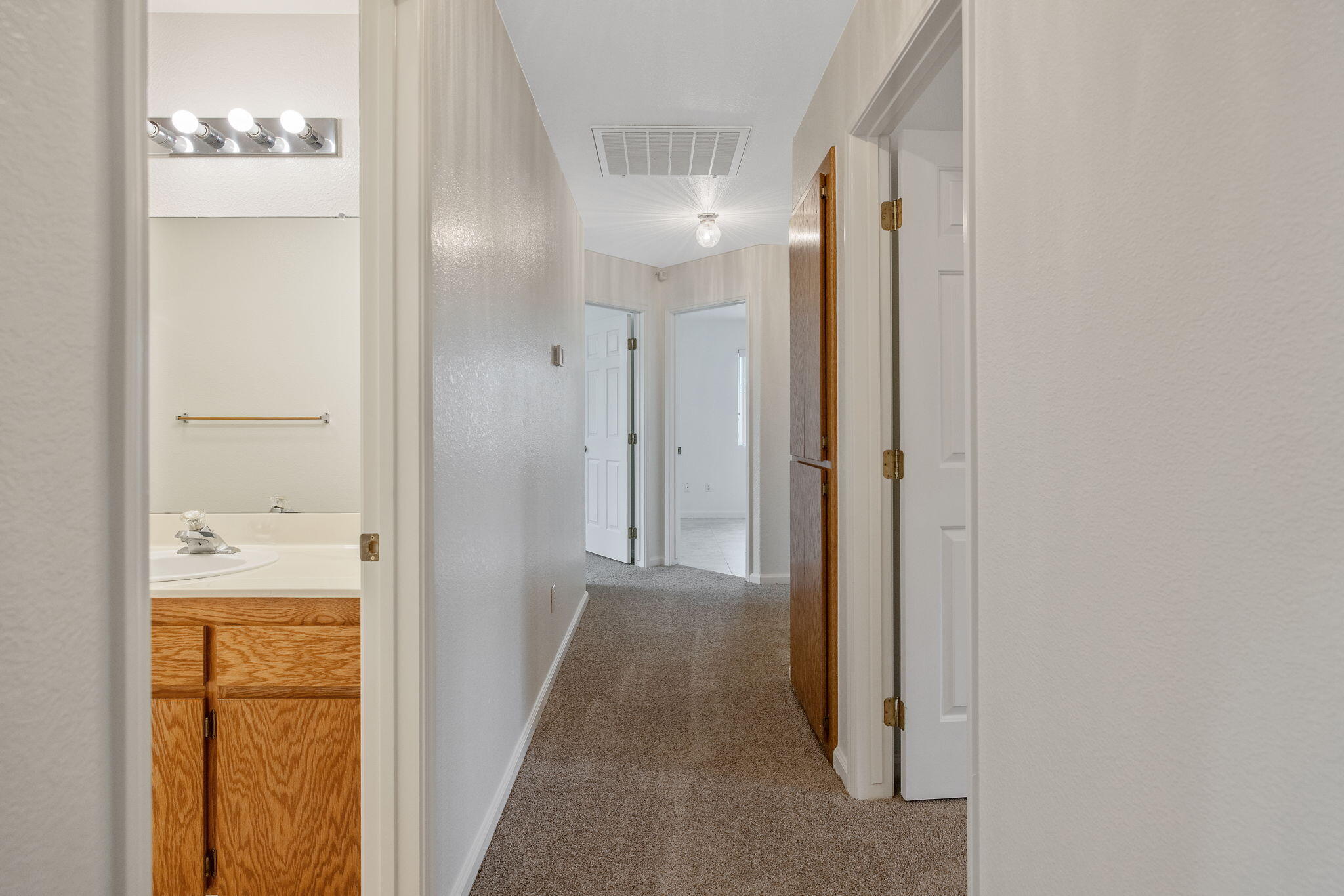 1482 Betty St, Exeter, CA 93221