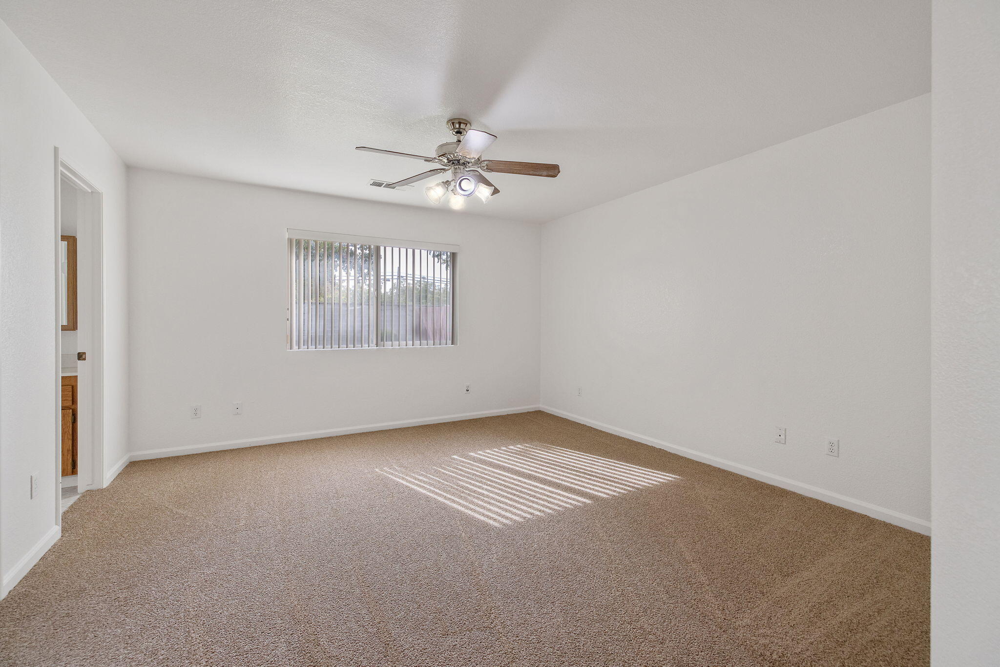 1482 Betty St, Exeter, CA 93221