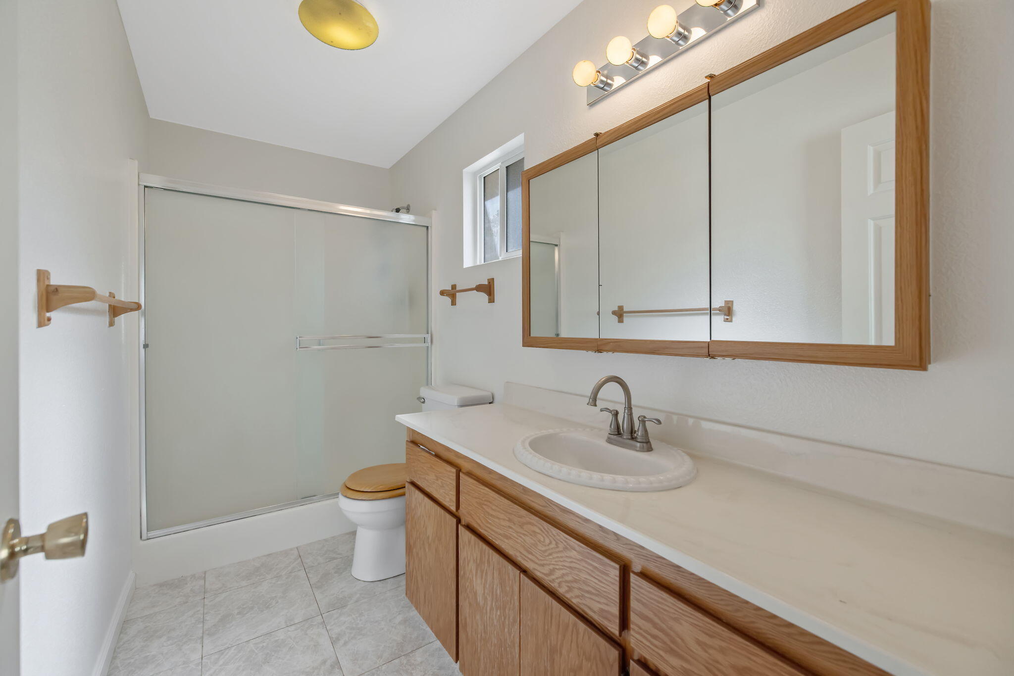 1482 Betty St, Exeter, CA 93221