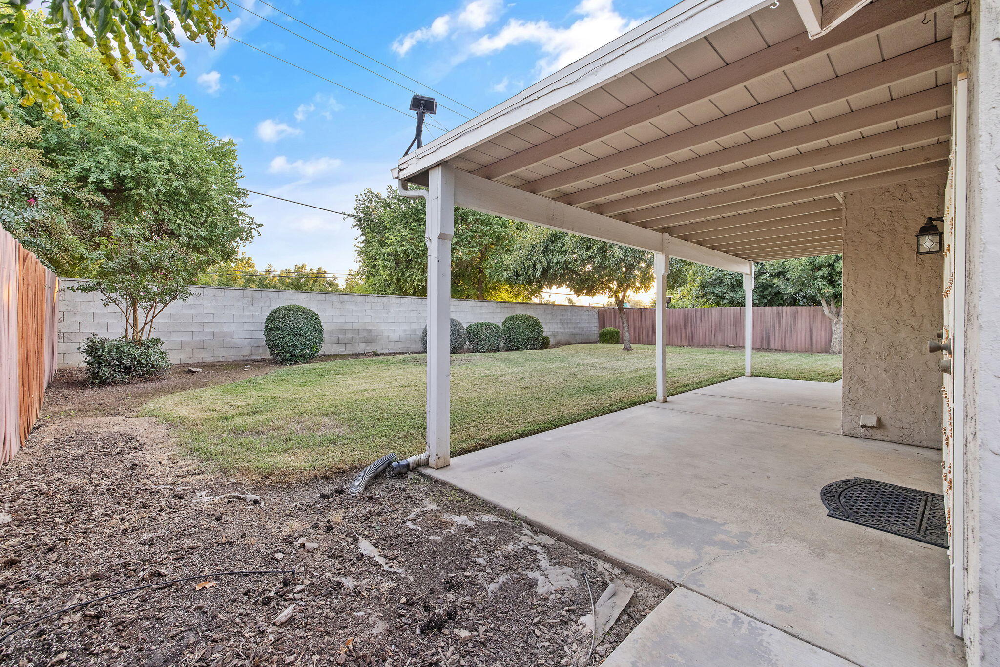 1482 Betty St, Exeter, CA 93221