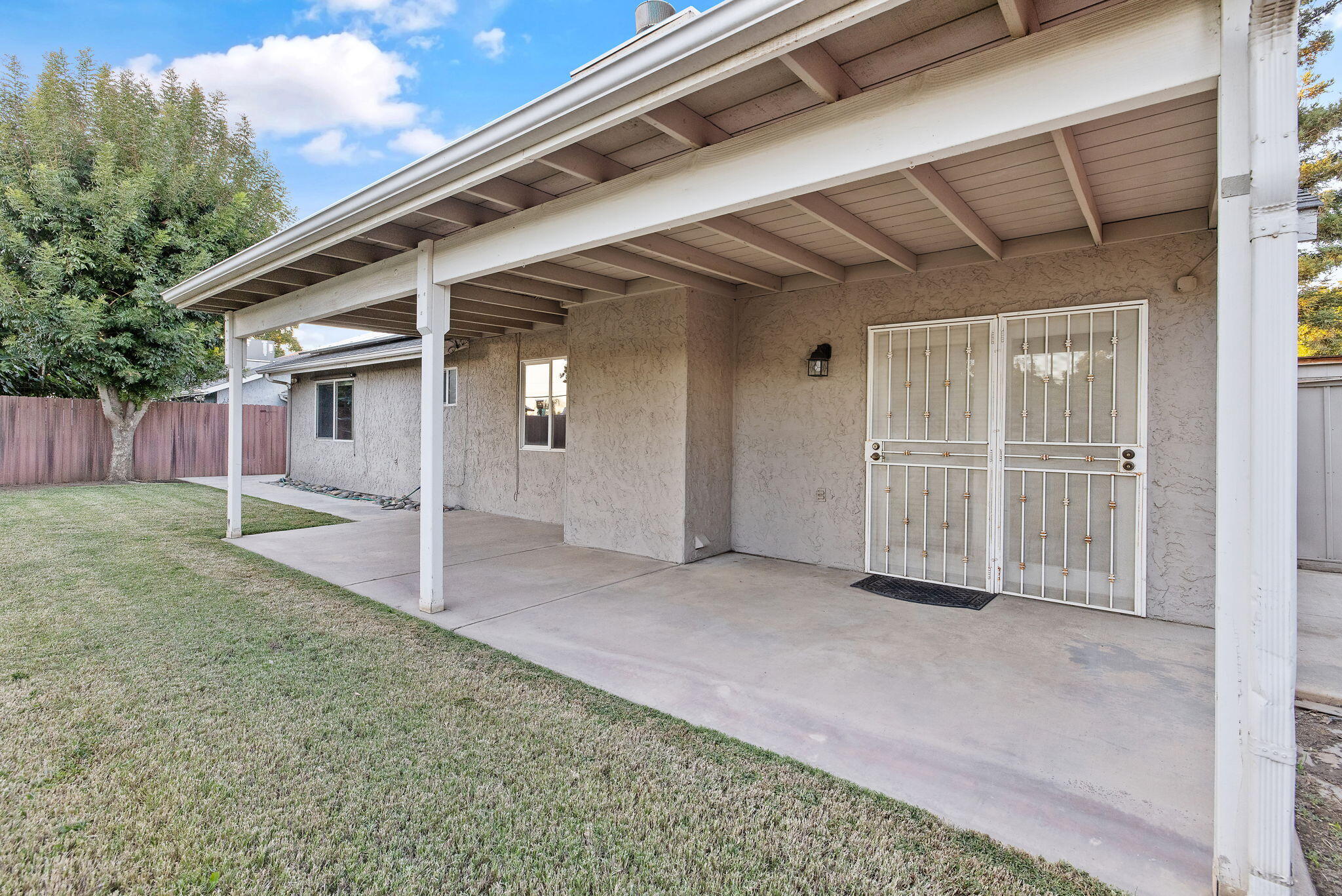 1482 Betty St, Exeter, CA 93221