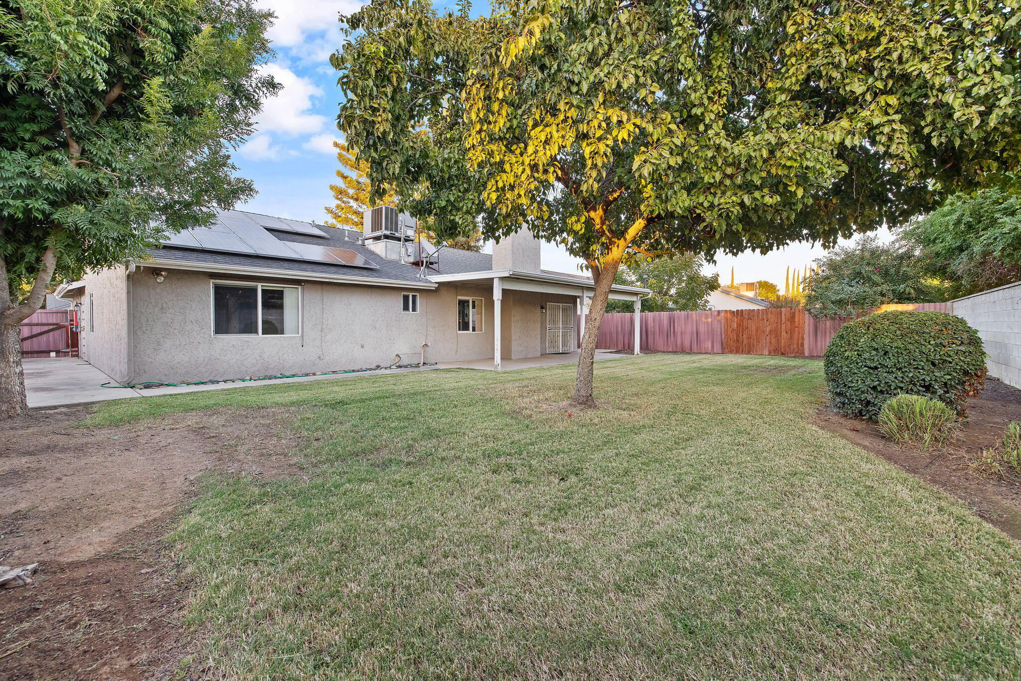 1482 Betty St, Exeter, CA 93221