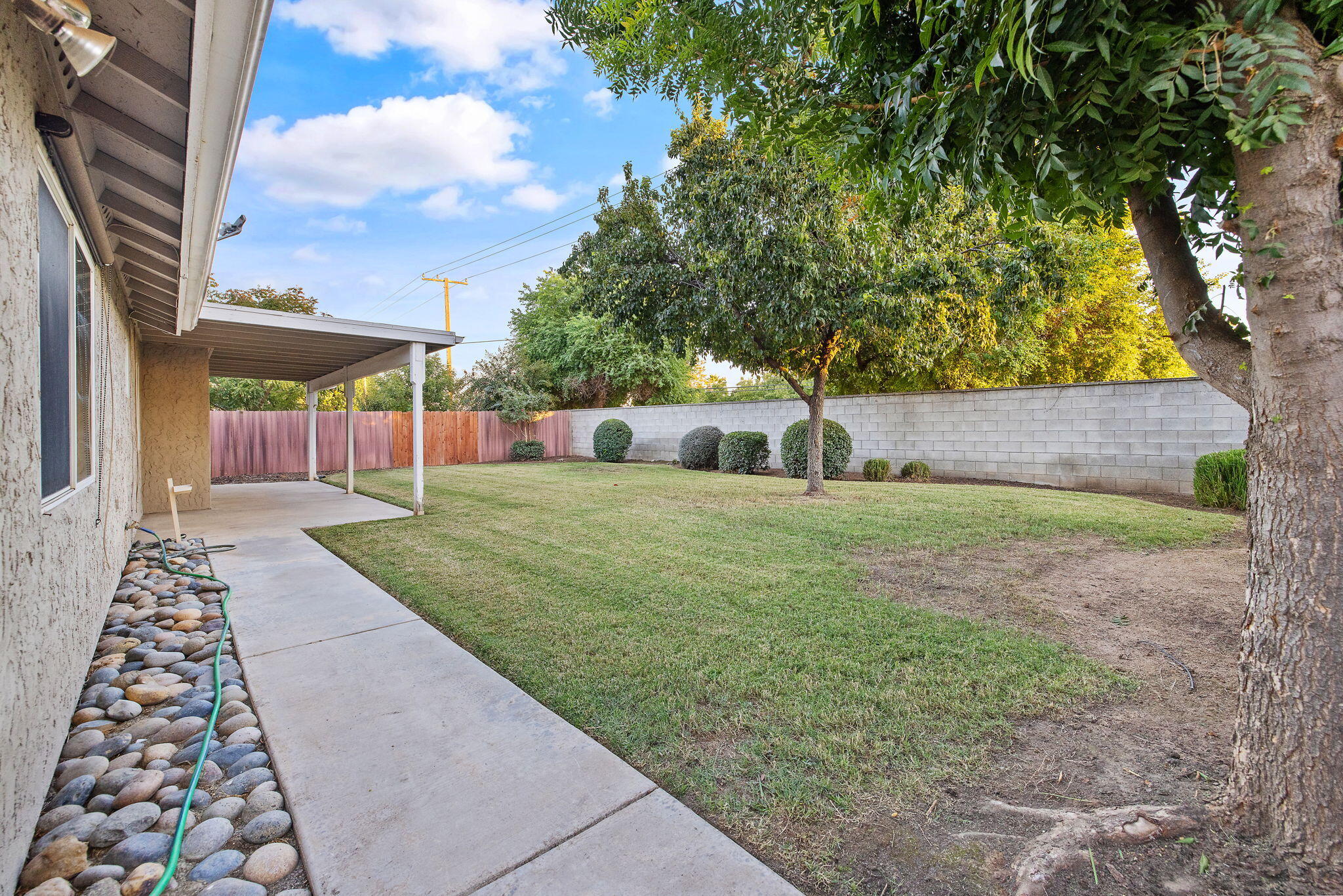 1482 Betty St, Exeter, CA 93221