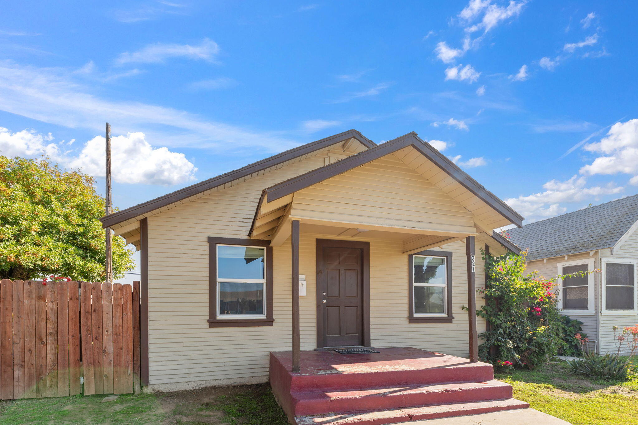 321 N Orange Ave, Exeter, CA 93221