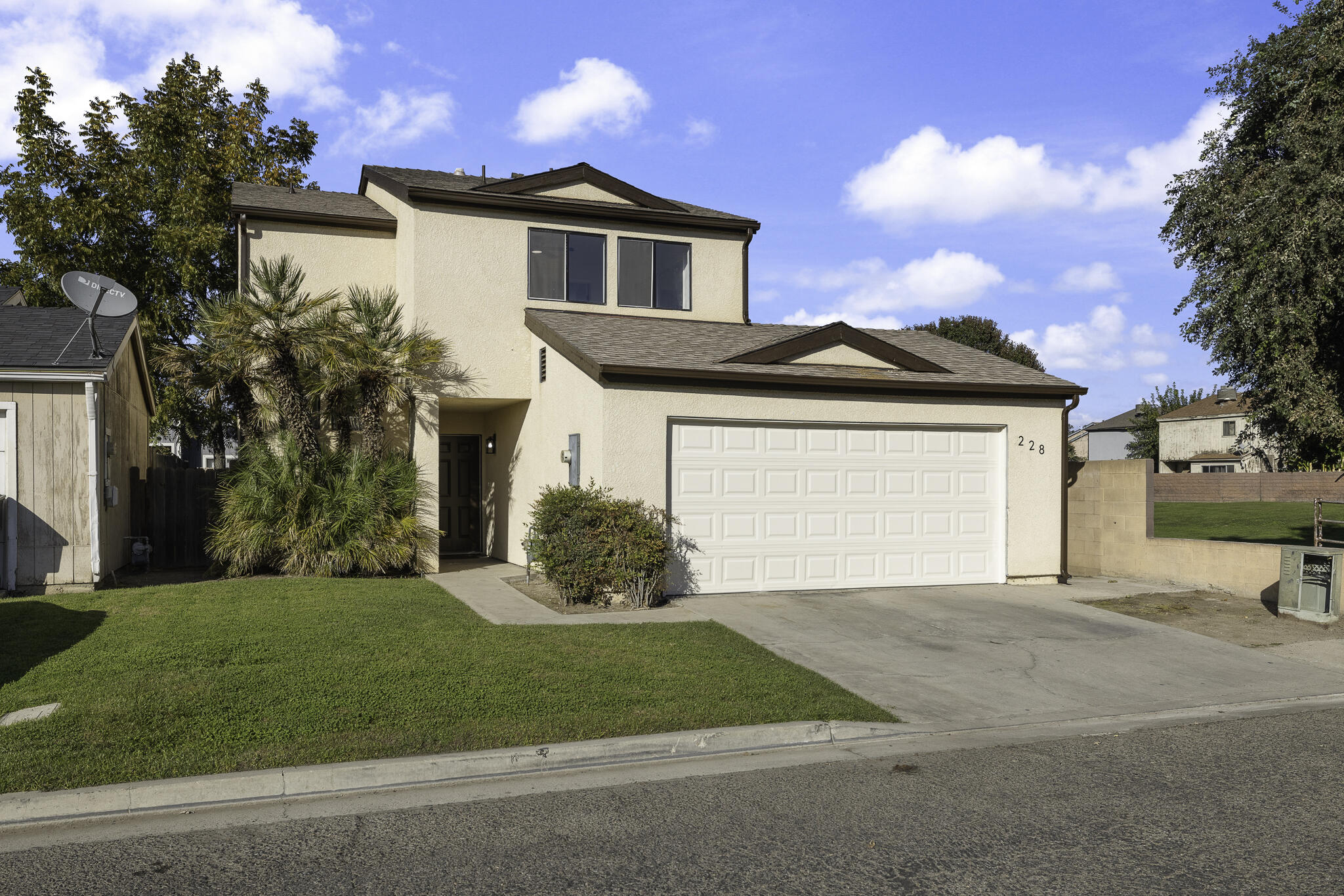 228 E Harold Ct, Visalia, CA 93291