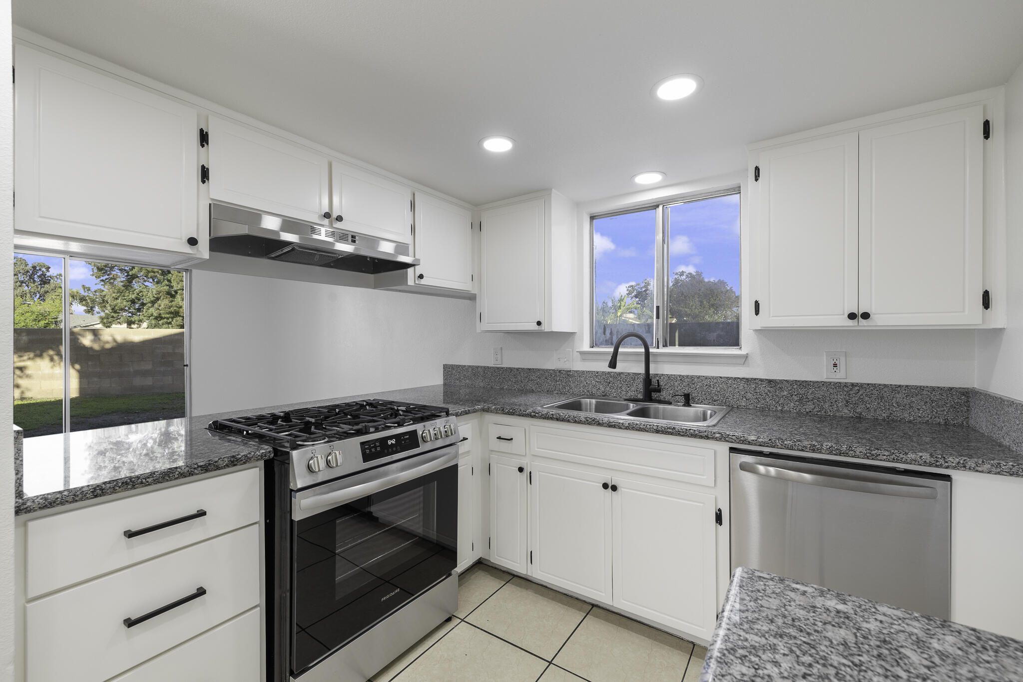 228 E Harold Ct, Visalia, CA 93291