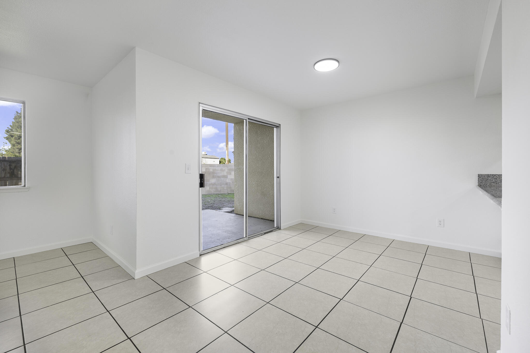 228 E Harold Ct, Visalia, CA 93291