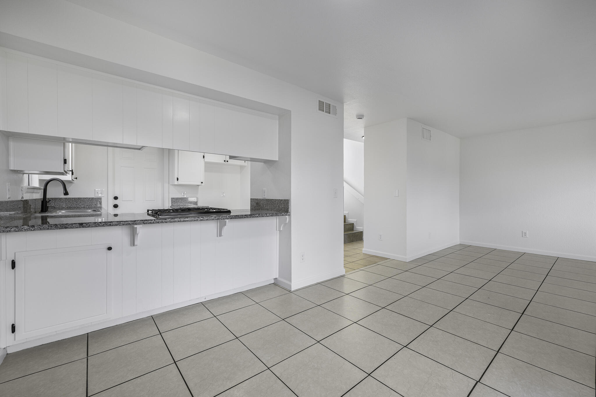 228 E Harold Ct, Visalia, CA 93291