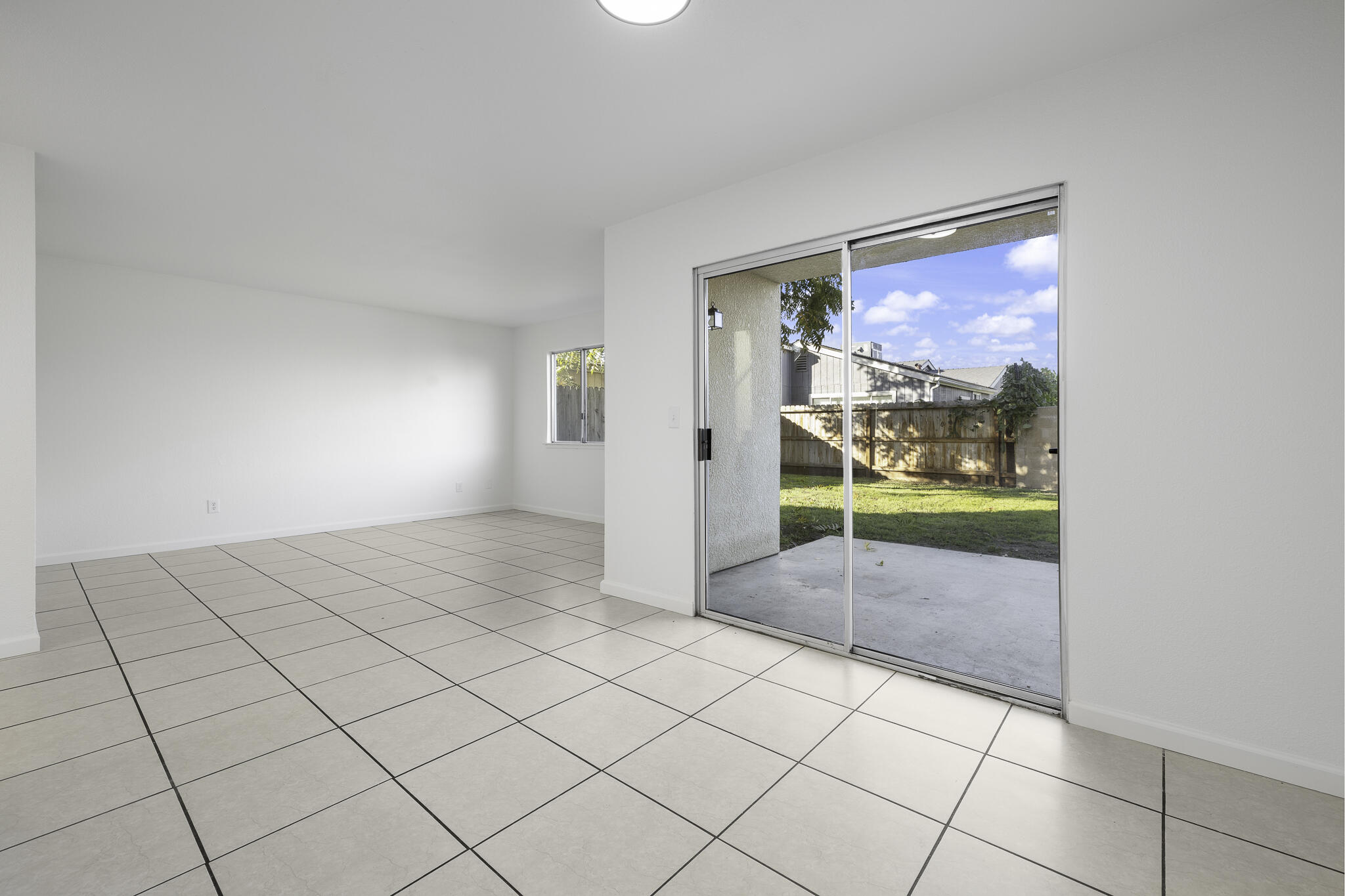 228 E Harold Ct, Visalia, CA 93291