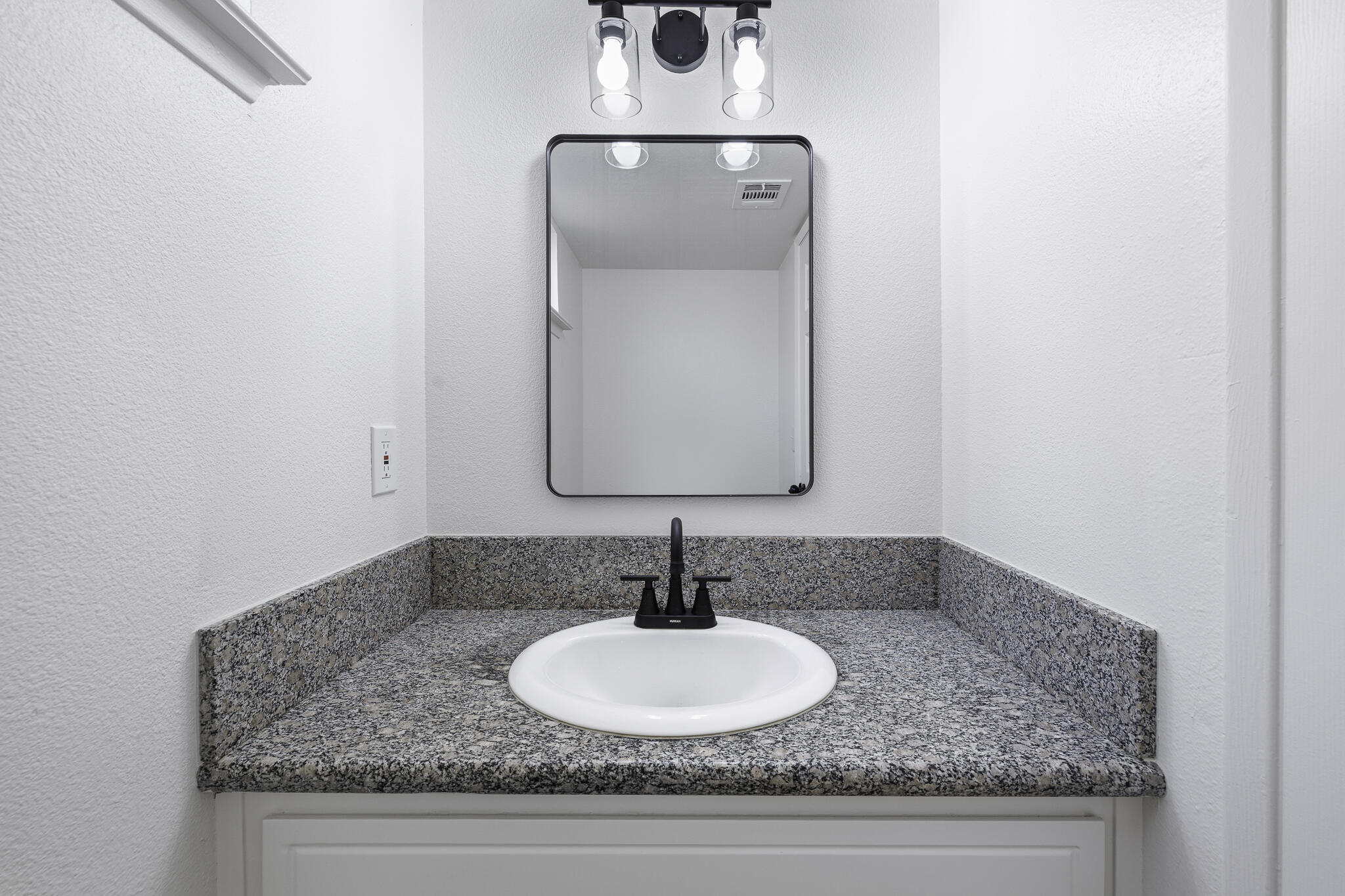 228 E Harold Ct, Visalia, CA 93291