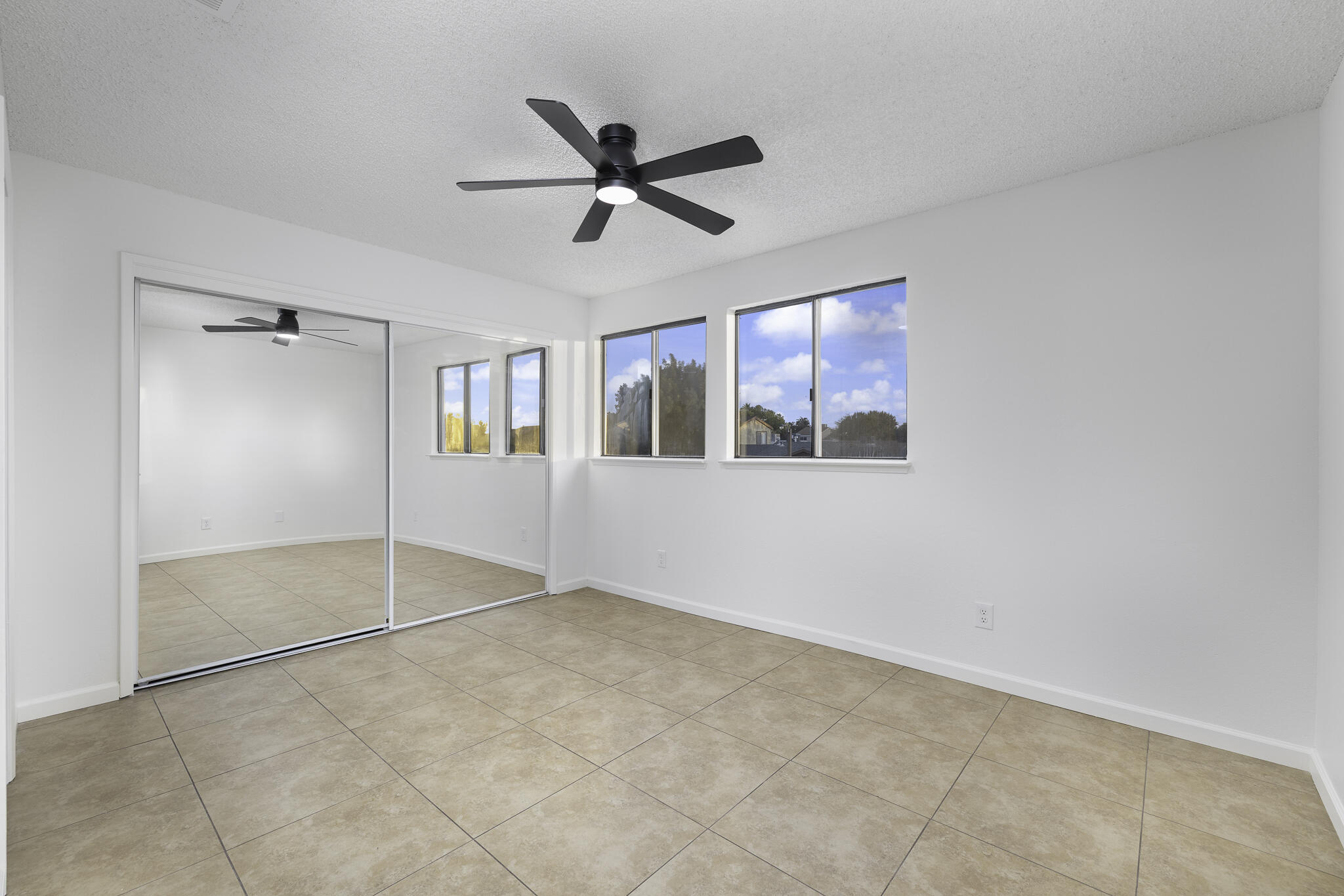 228 E Harold Ct, Visalia, CA 93291