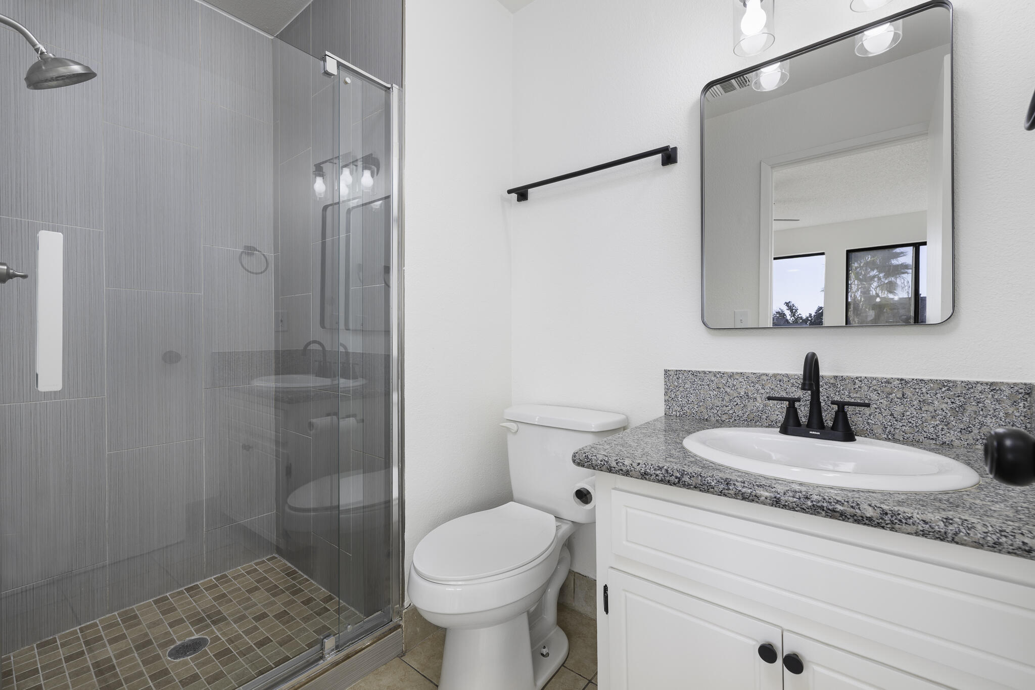 228 E Harold Ct, Visalia, CA 93291