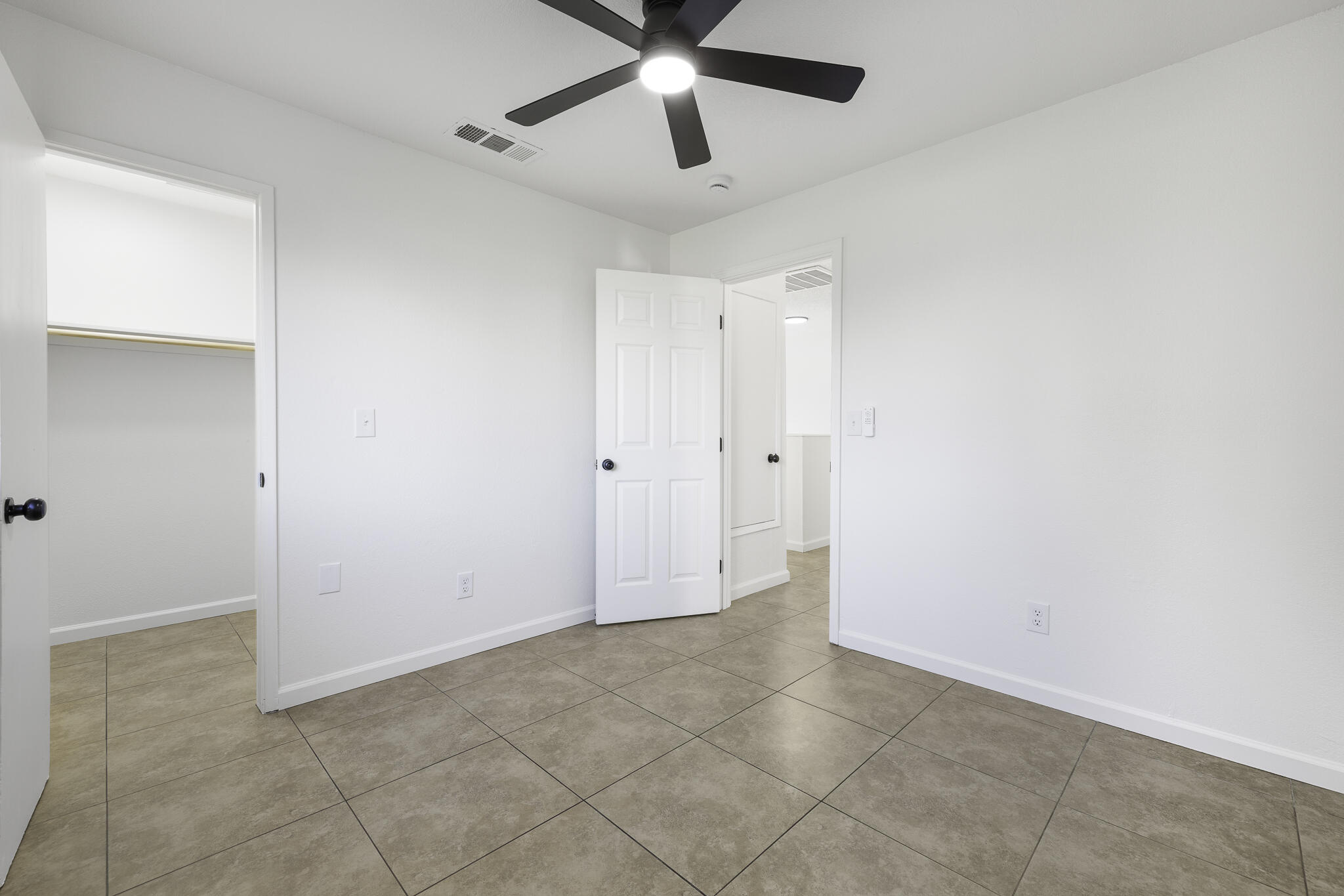 228 E Harold Ct, Visalia, CA 93291