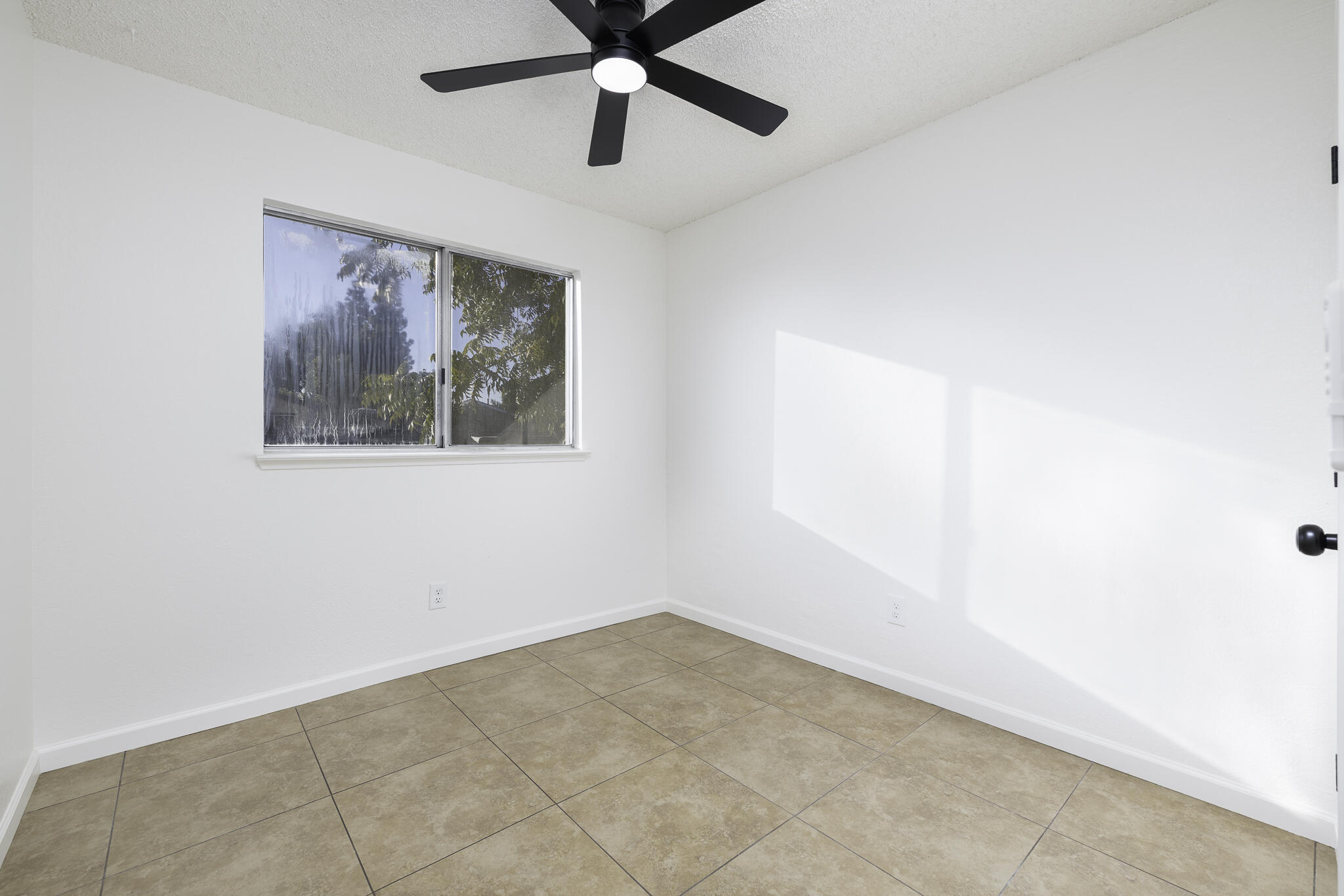 228 E Harold Ct, Visalia, CA 93291