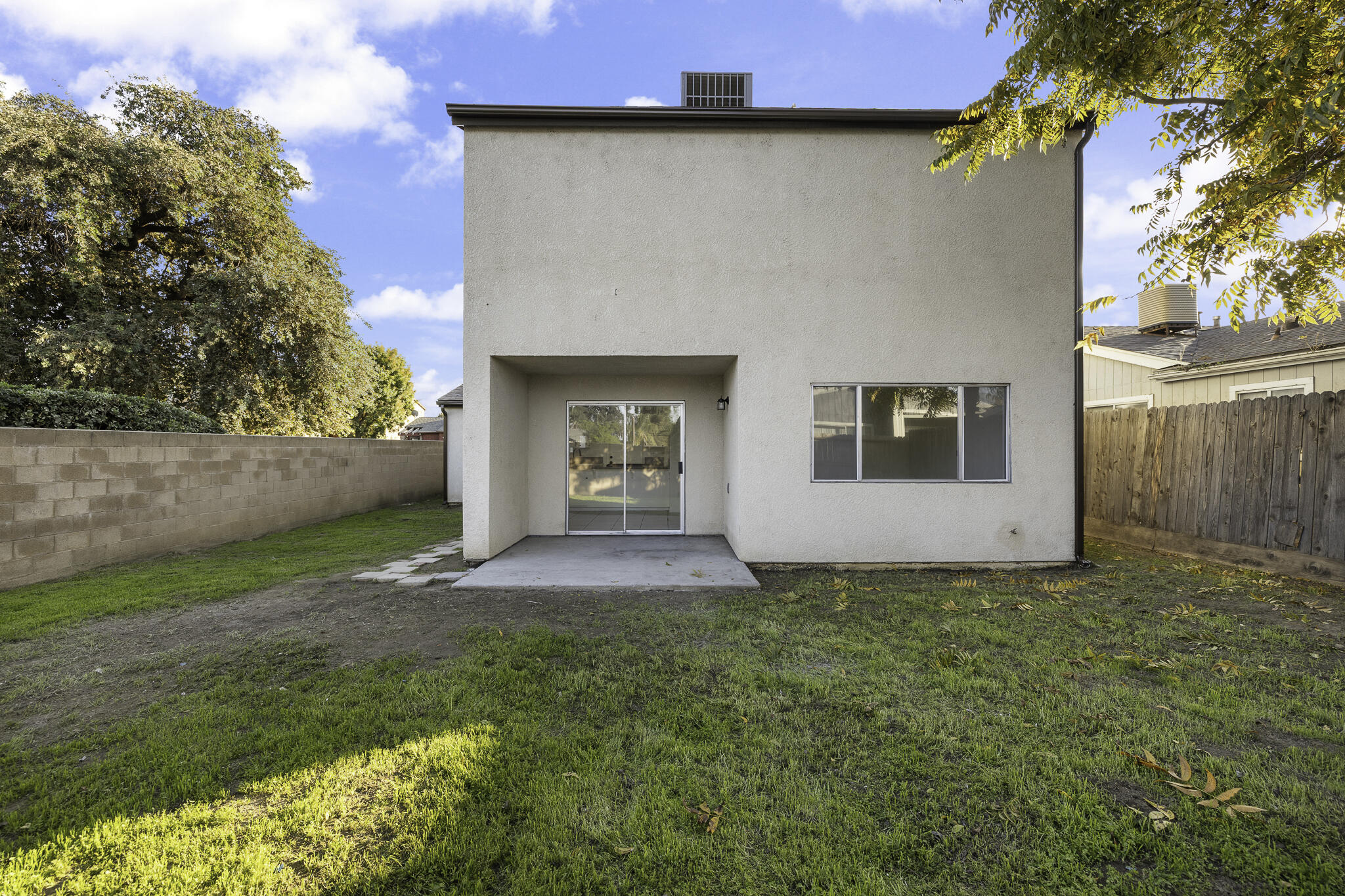 228 E Harold Ct, Visalia, CA 93291