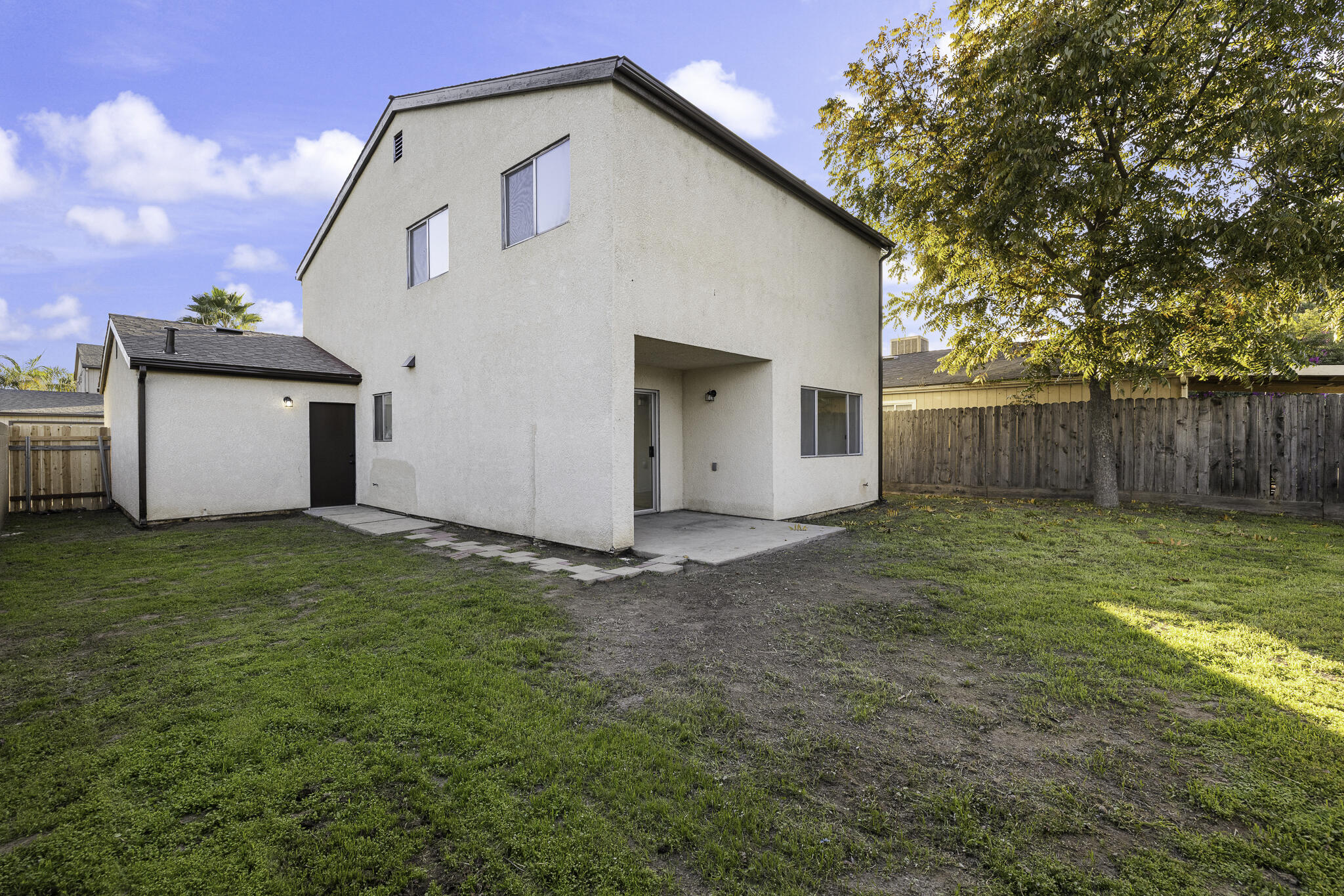 228 E Harold Ct, Visalia, CA 93291