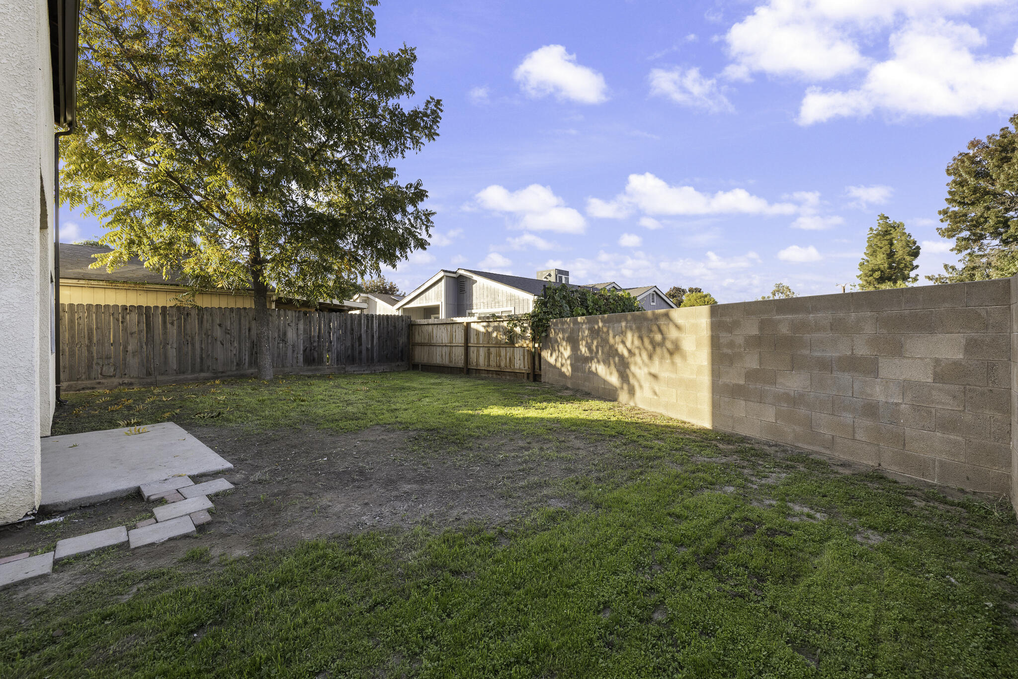 228 E Harold Ct, Visalia, CA 93291