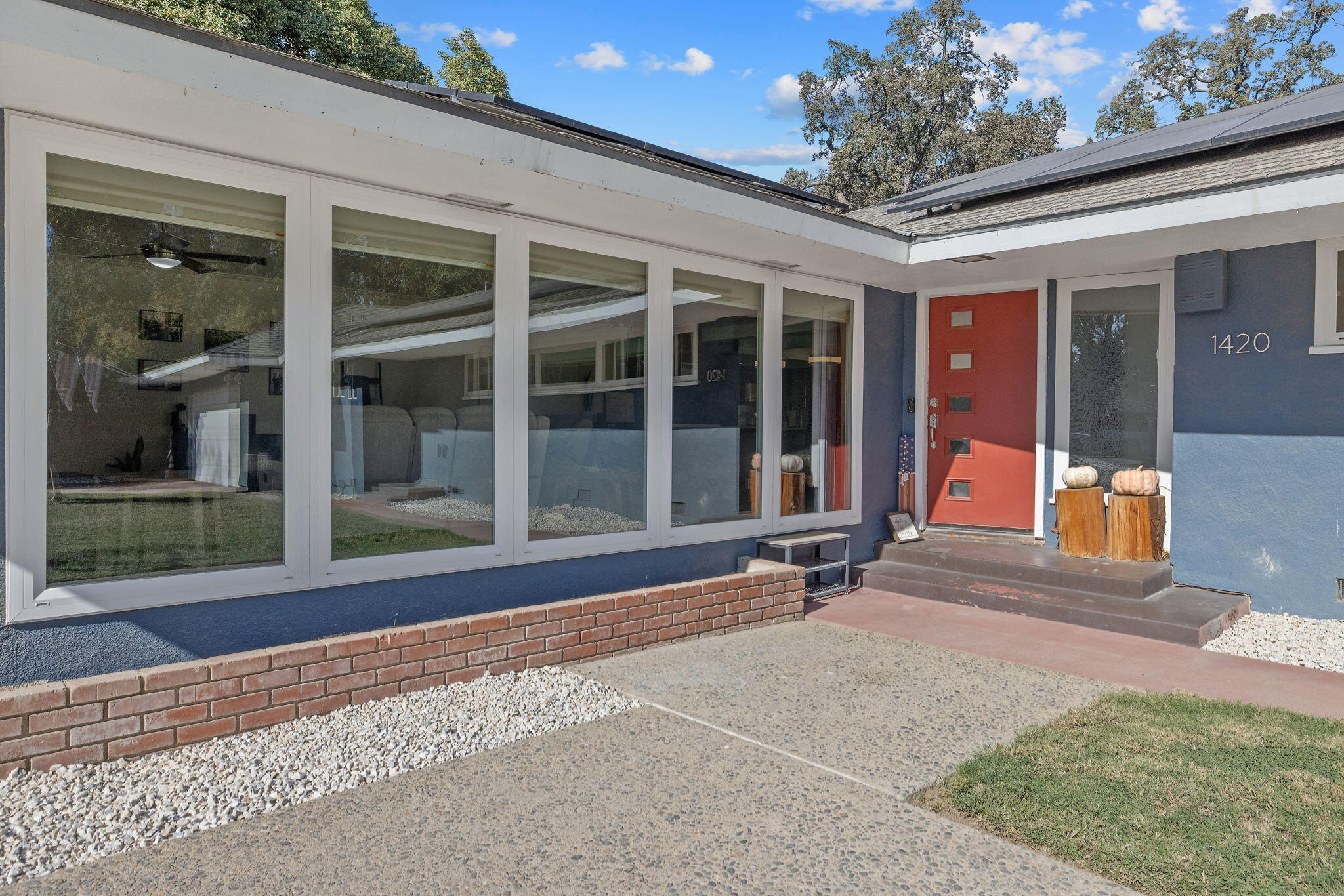 1420 W Meadow Ave, Visalia, CA 93277