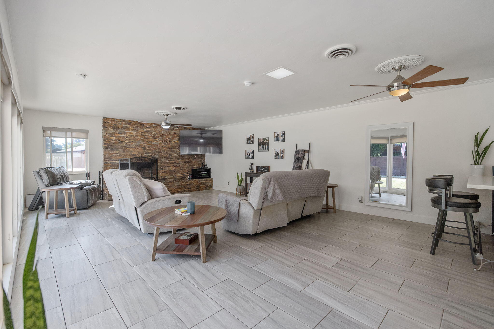 1420 W Meadow Ave, Visalia, CA 93277