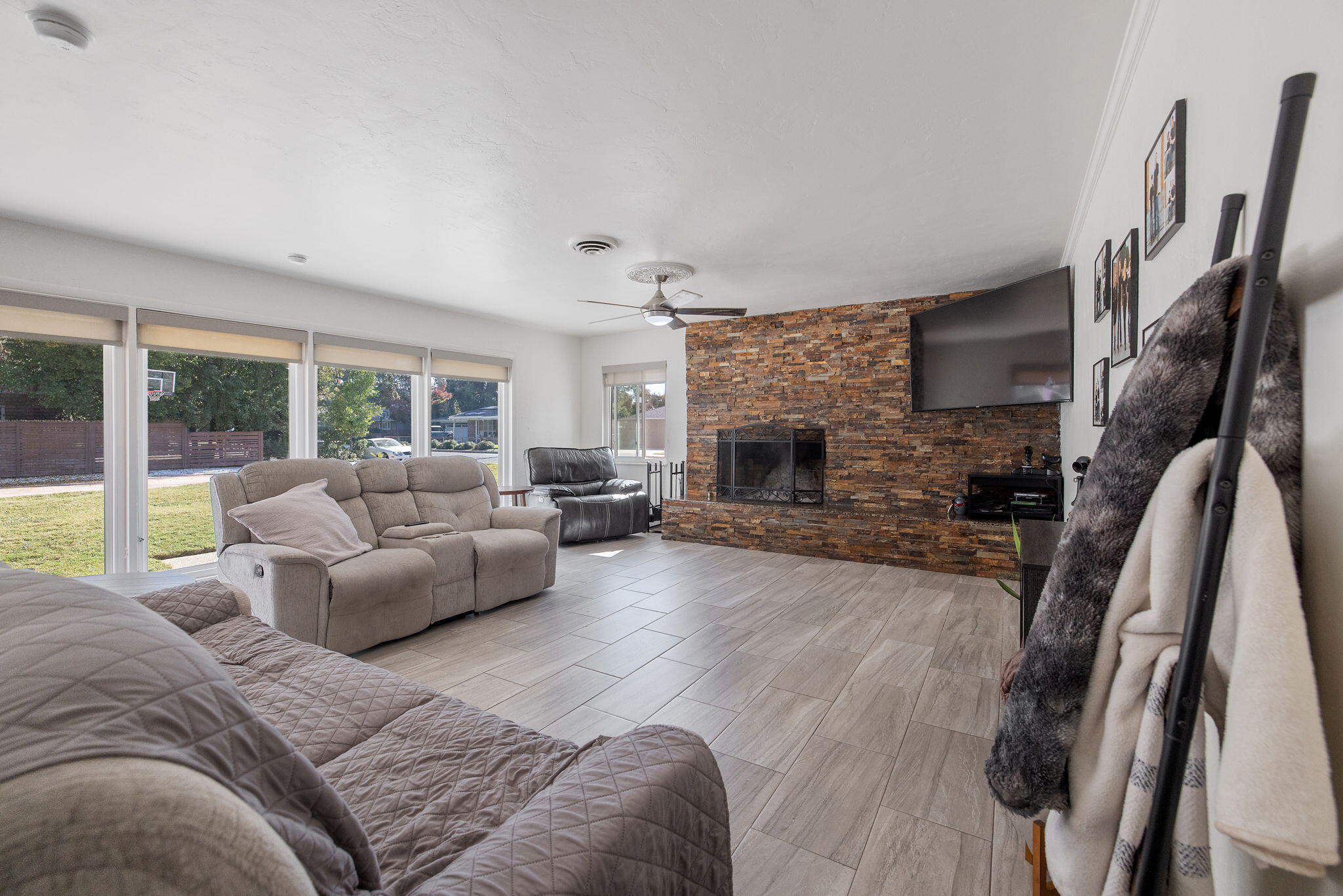 1420 W Meadow Ave, Visalia, CA 93277