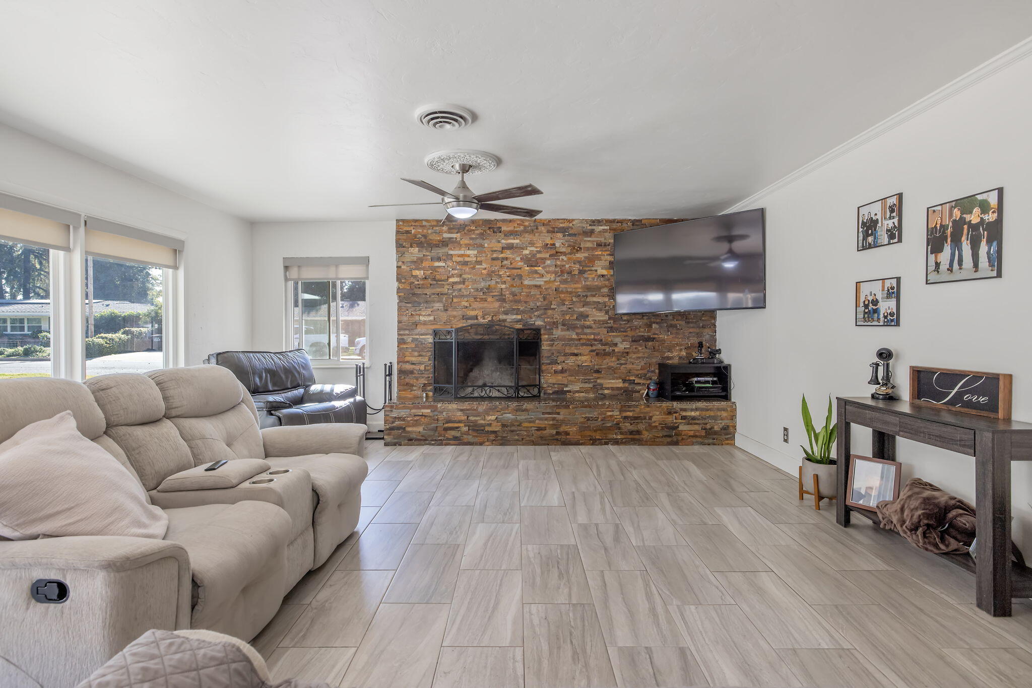 1420 W Meadow Ave, Visalia, CA 93277