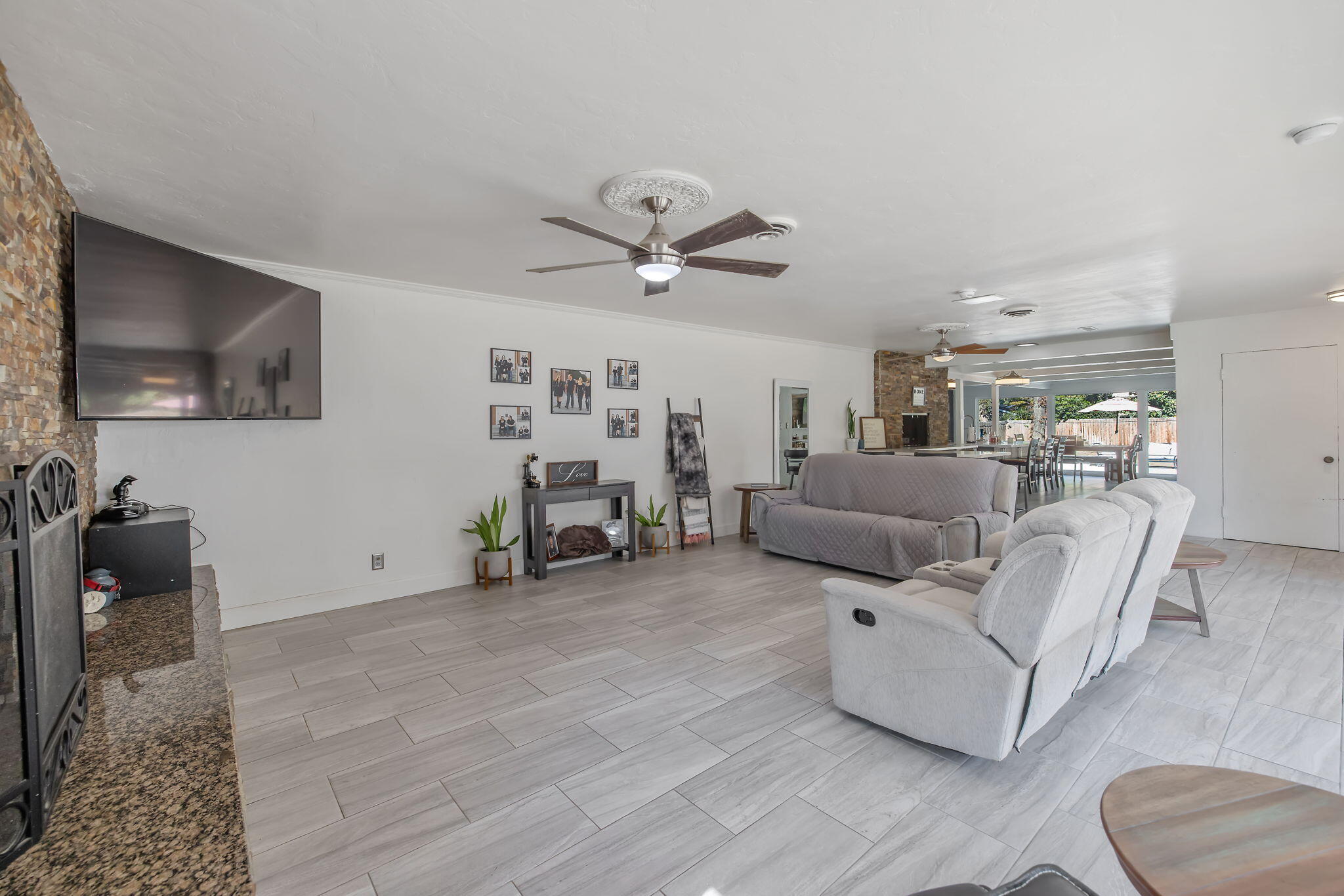 1420 W Meadow Ave, Visalia, CA 93277