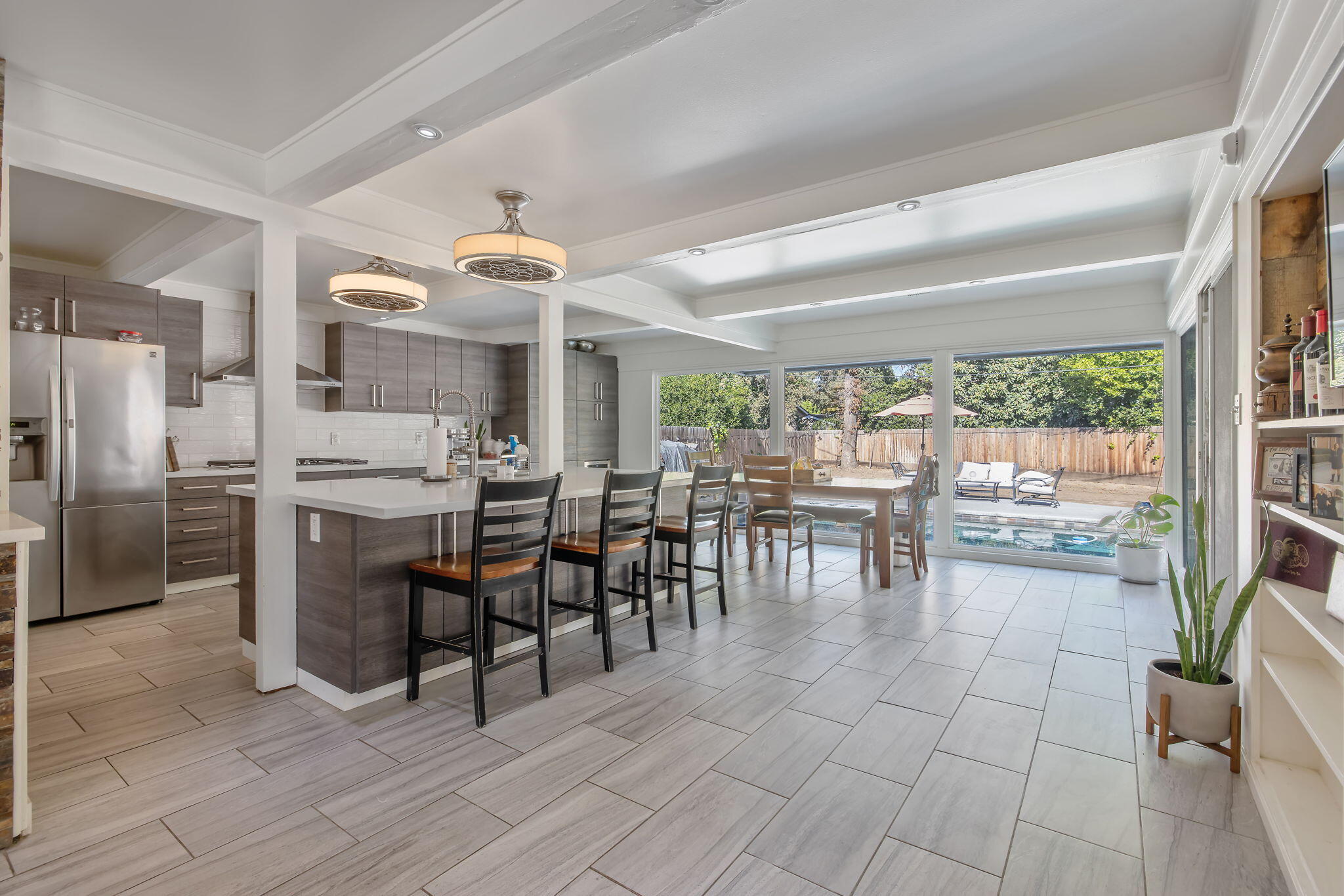 1420 W Meadow Ave, Visalia, CA 93277