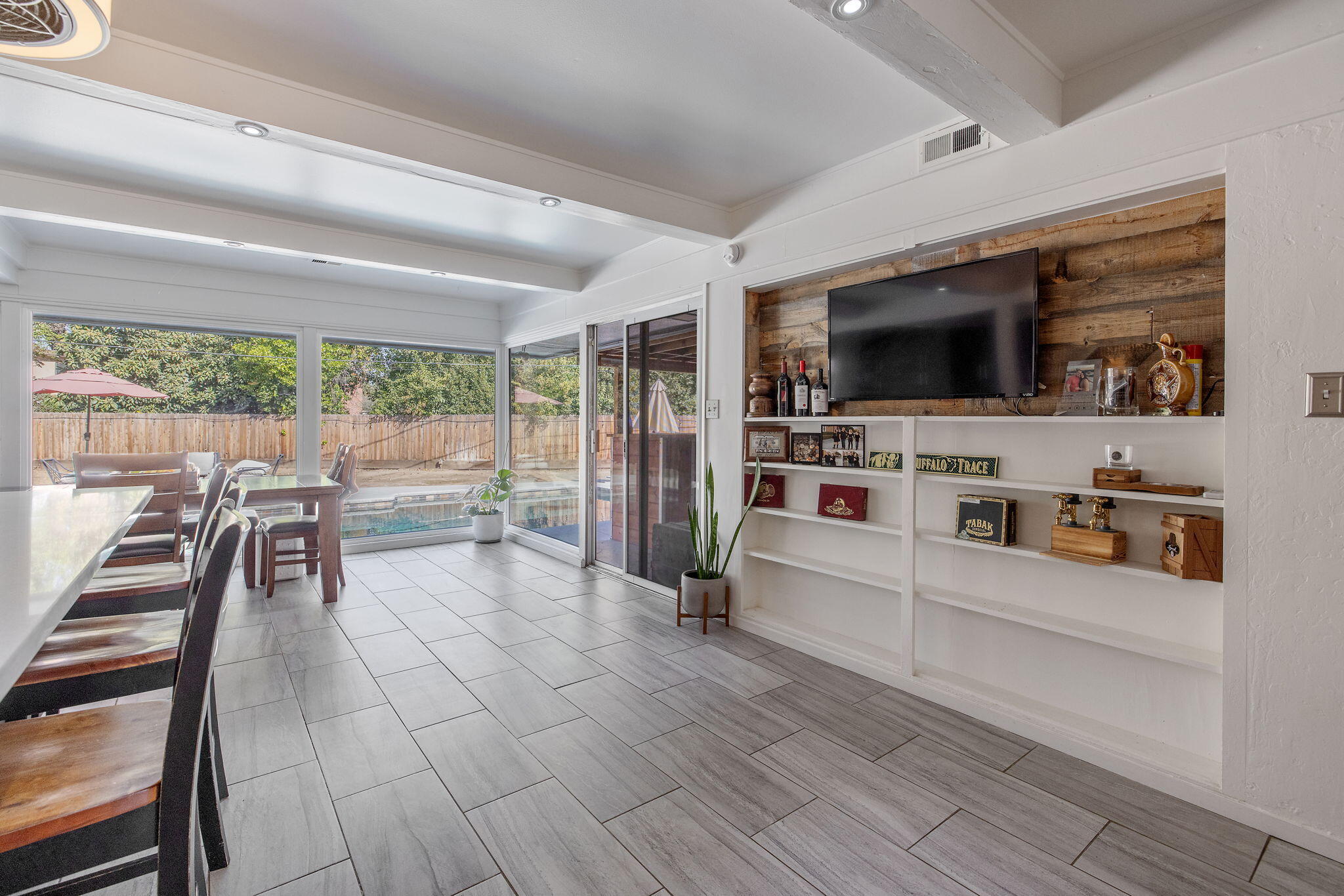 1420 W Meadow Ave, Visalia, CA 93277