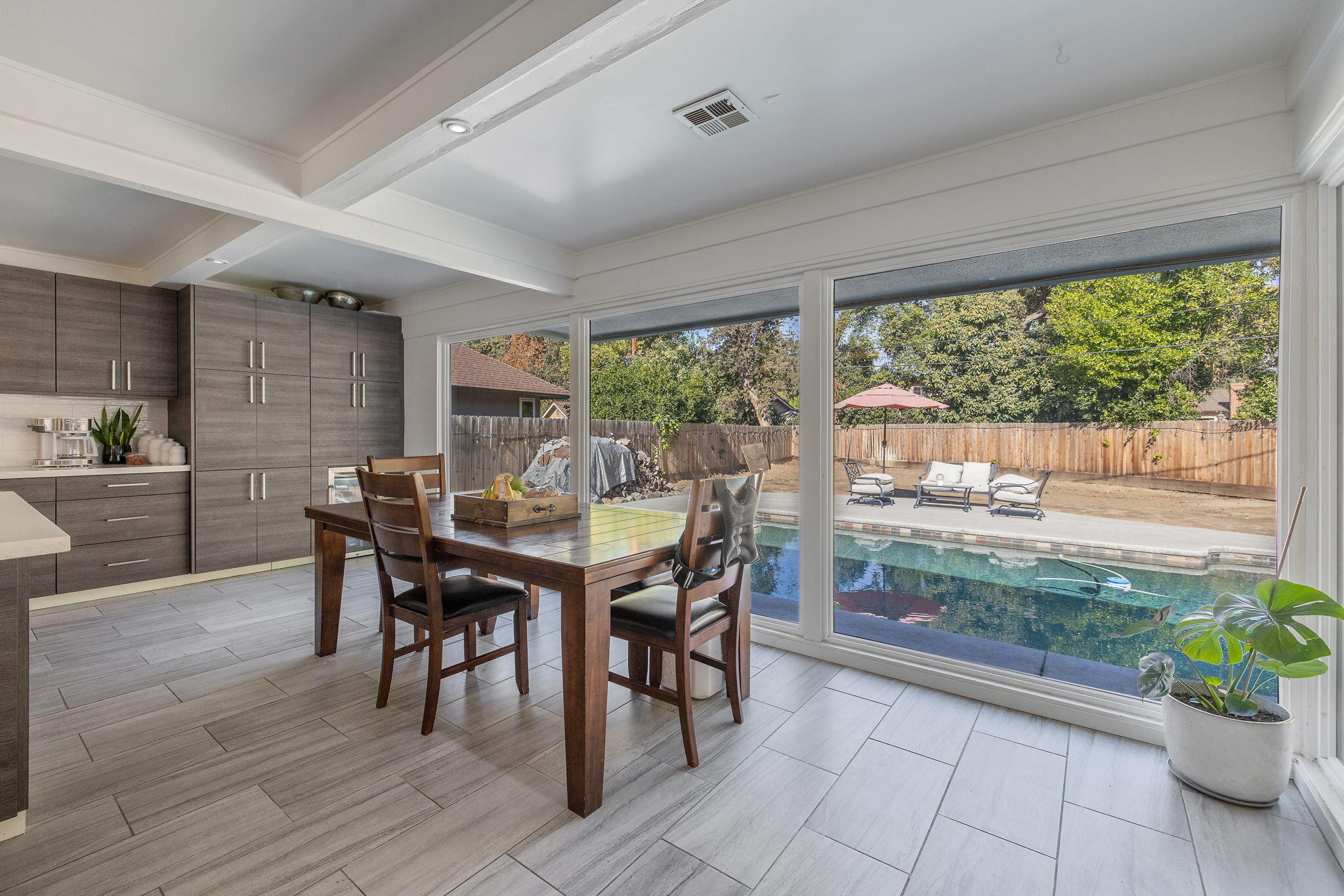 1420 W Meadow Ave, Visalia, CA 93277