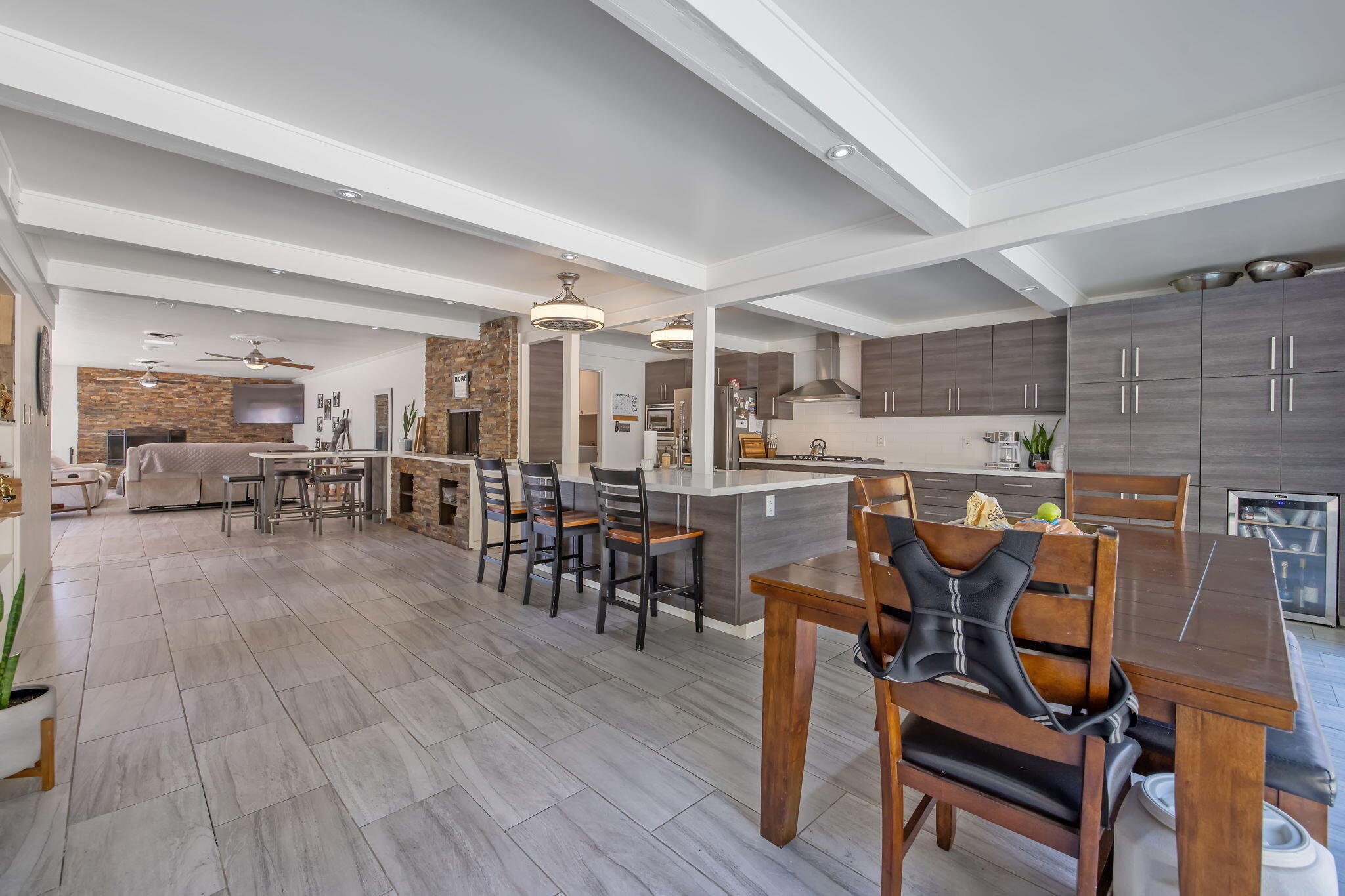 1420 W Meadow Ave, Visalia, CA 93277