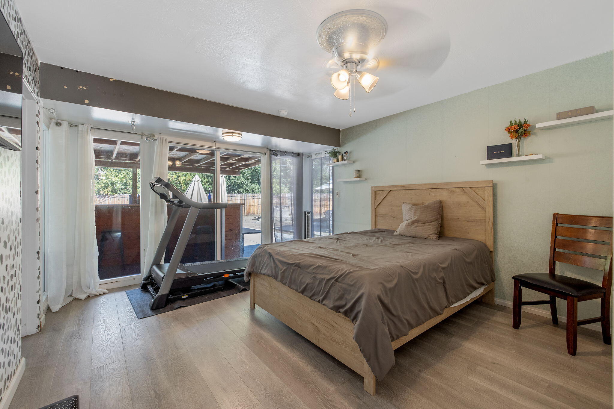 1420 W Meadow Ave, Visalia, CA 93277